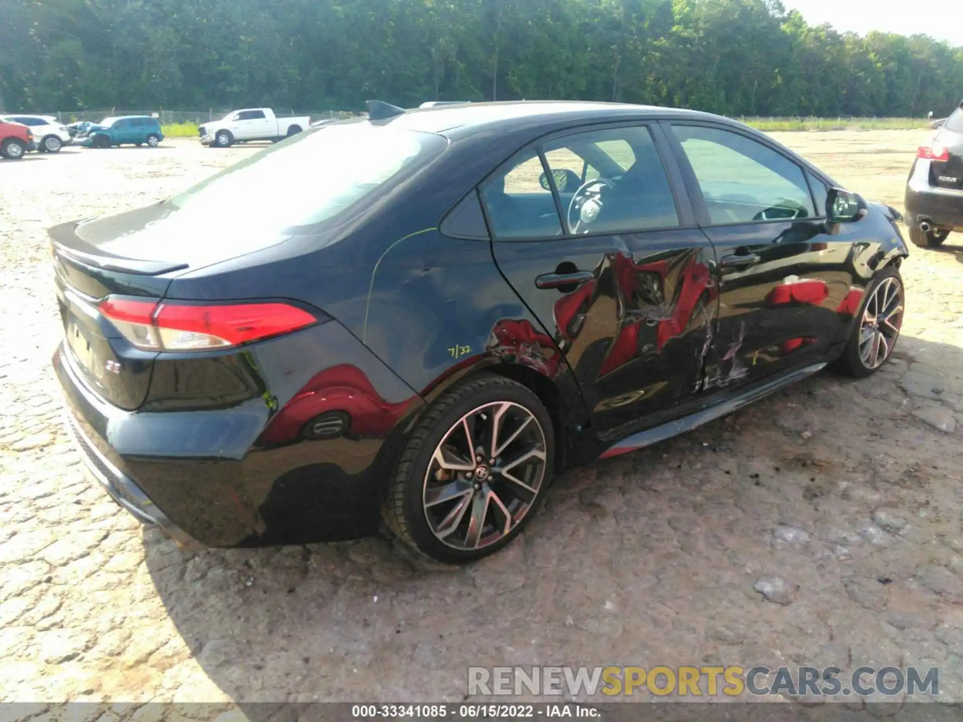 4 Photograph of a damaged car 5YFS4RCE0LP022437 TOYOTA COROLLA 2020