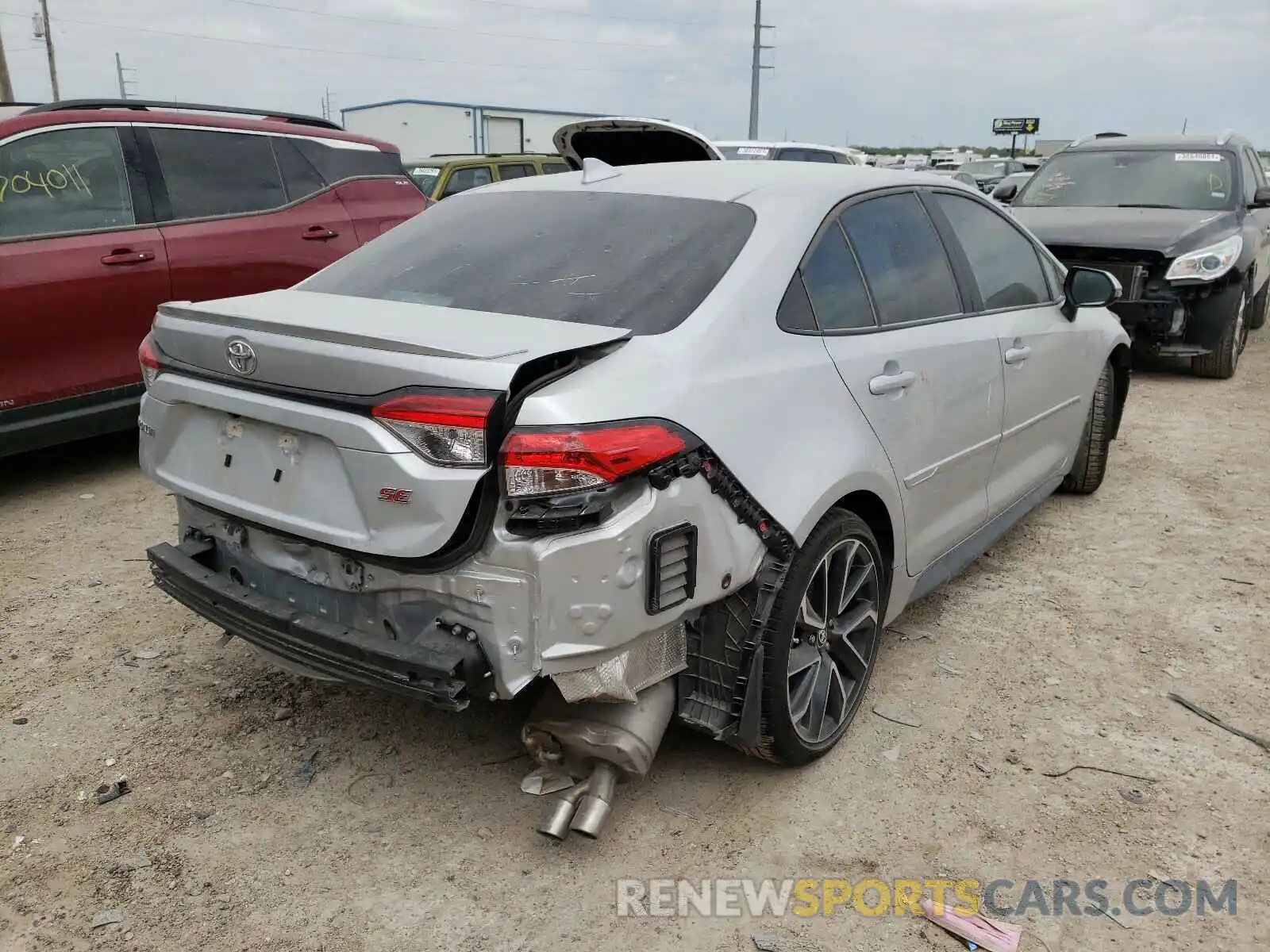 4 Photograph of a damaged car 5YFS4RCE0LP024950 TOYOTA COROLLA 2020