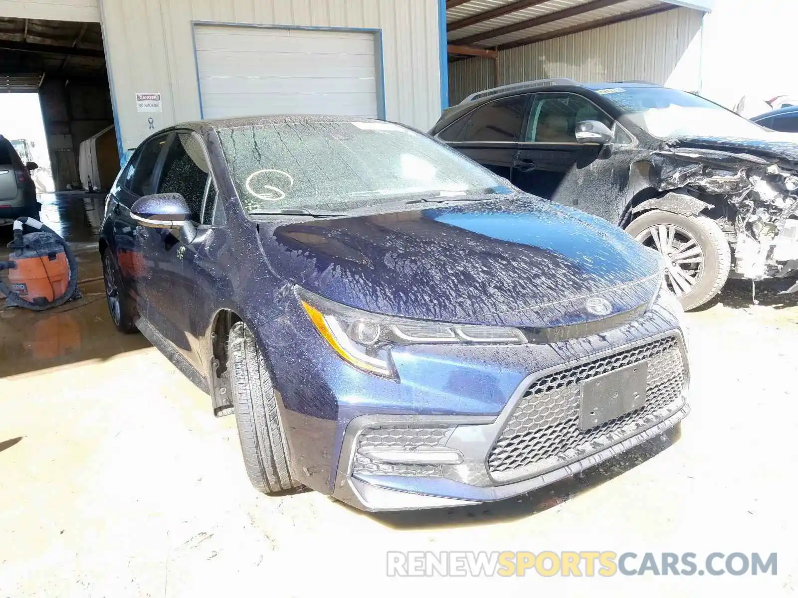 1 Photograph of a damaged car 5YFS4RCE0LP028156 TOYOTA COROLLA 2020