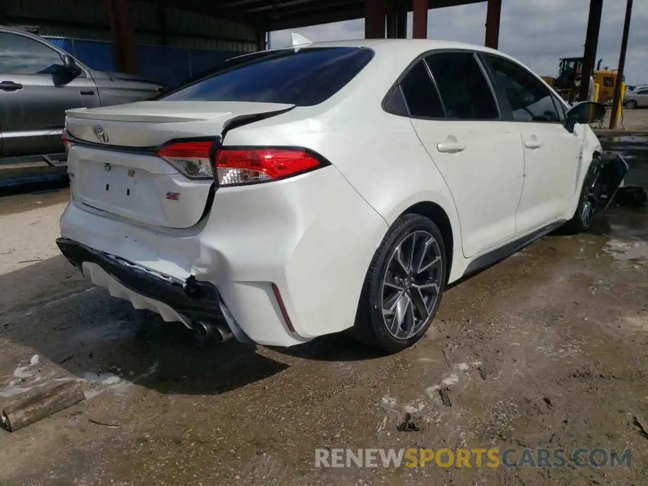 4 Photograph of a damaged car 5YFS4RCE0LP029243 TOYOTA COROLLA 2020