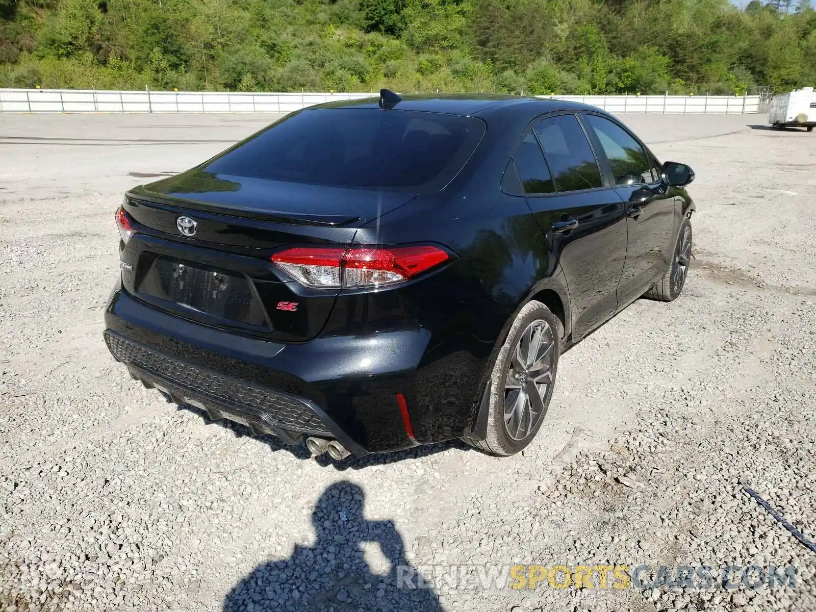 4 Photograph of a damaged car 5YFS4RCE0LP031333 TOYOTA COROLLA 2020