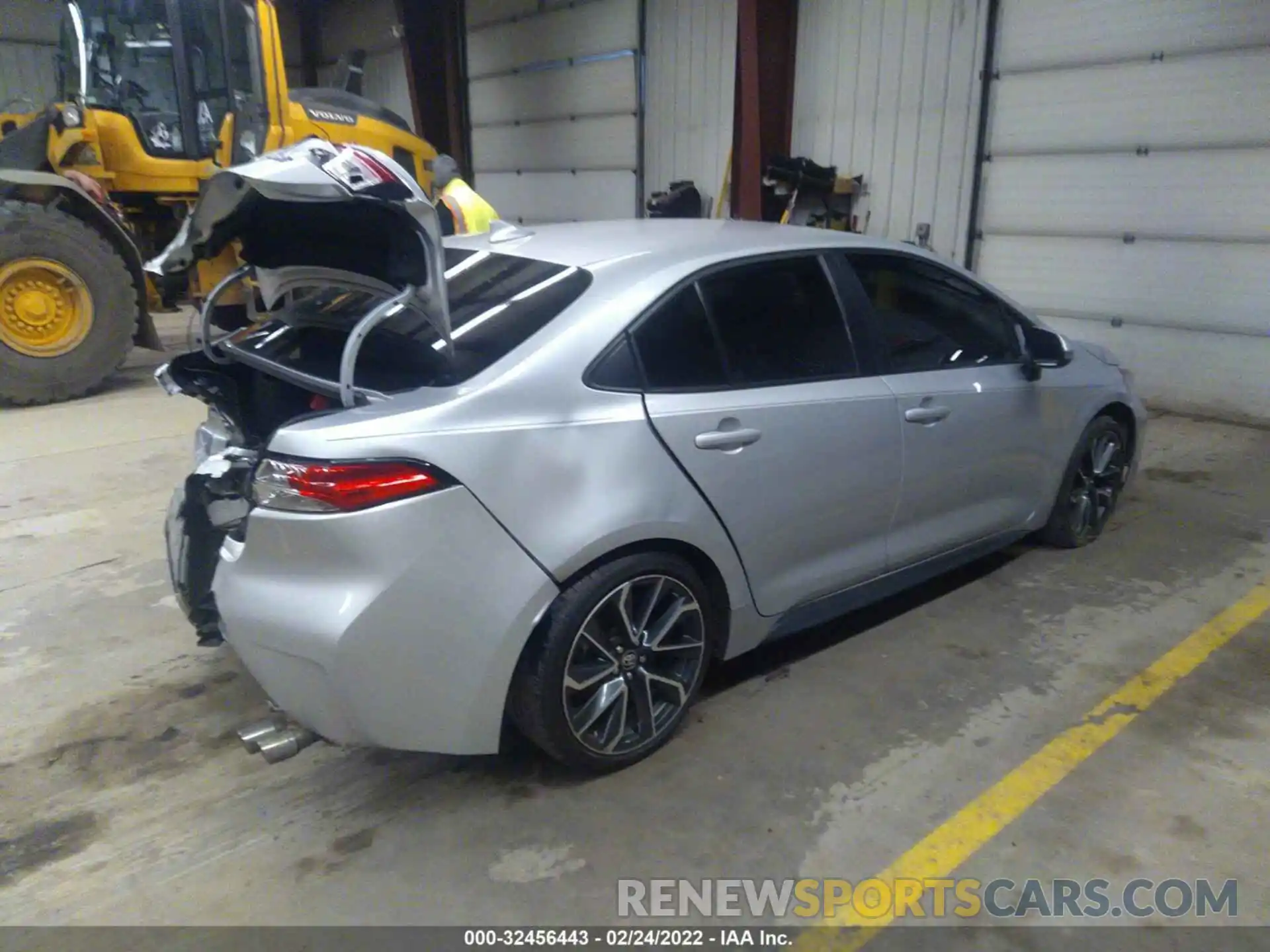 4 Photograph of a damaged car 5YFS4RCE0LP032272 TOYOTA COROLLA 2020