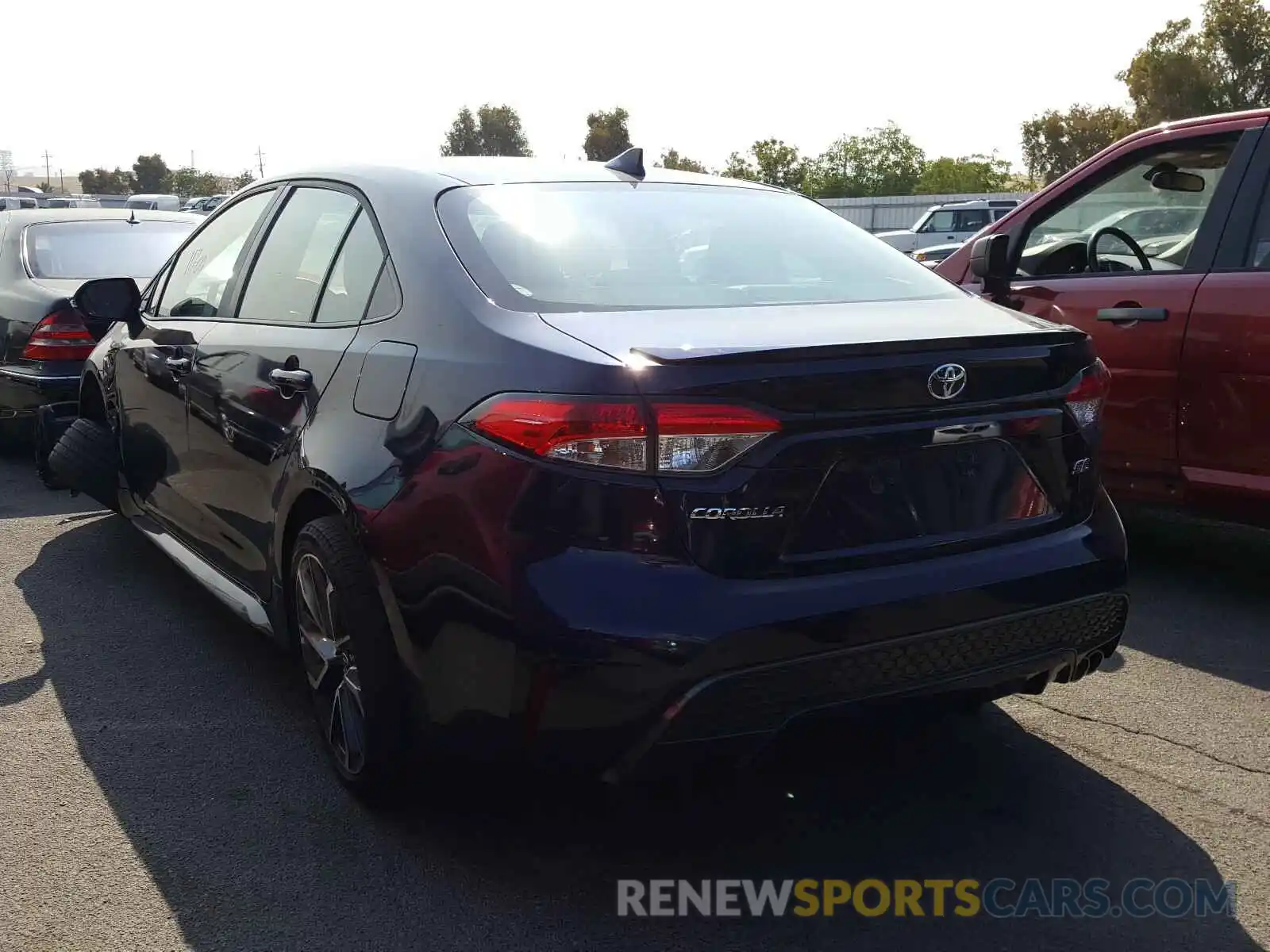 3 Photograph of a damaged car 5YFS4RCE0LP033468 TOYOTA COROLLA 2020