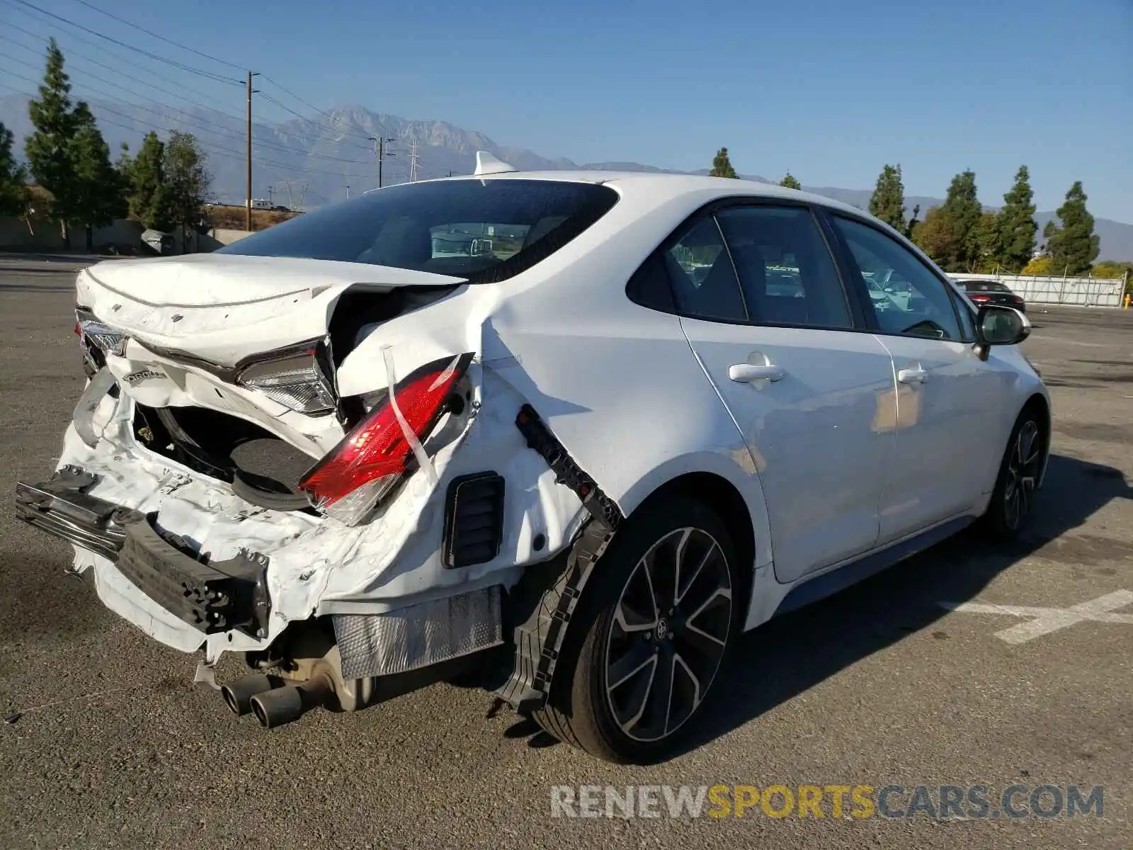 4 Photograph of a damaged car 5YFS4RCE0LP033874 TOYOTA COROLLA 2020