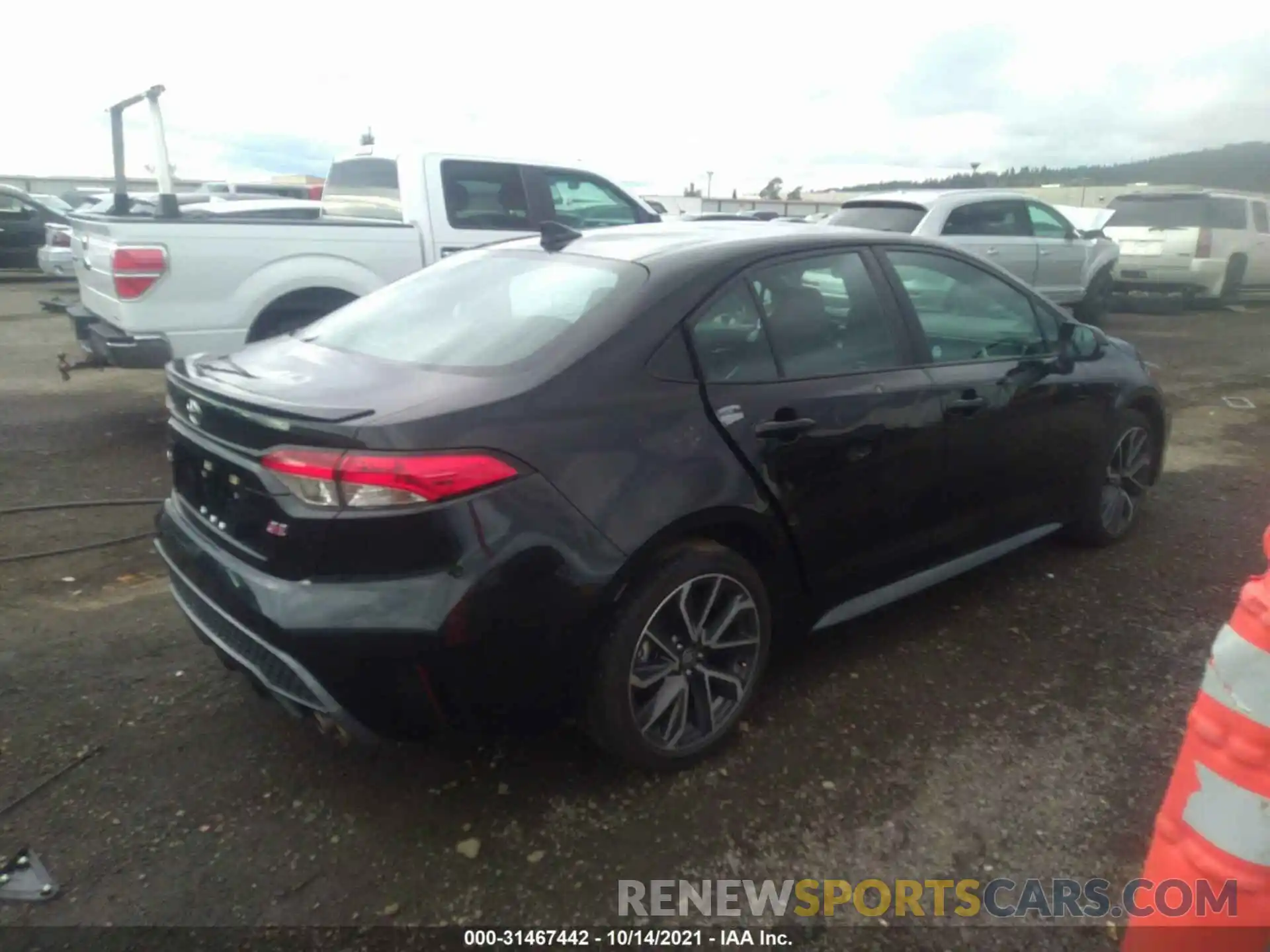 4 Photograph of a damaged car 5YFS4RCE0LP034927 TOYOTA COROLLA 2020