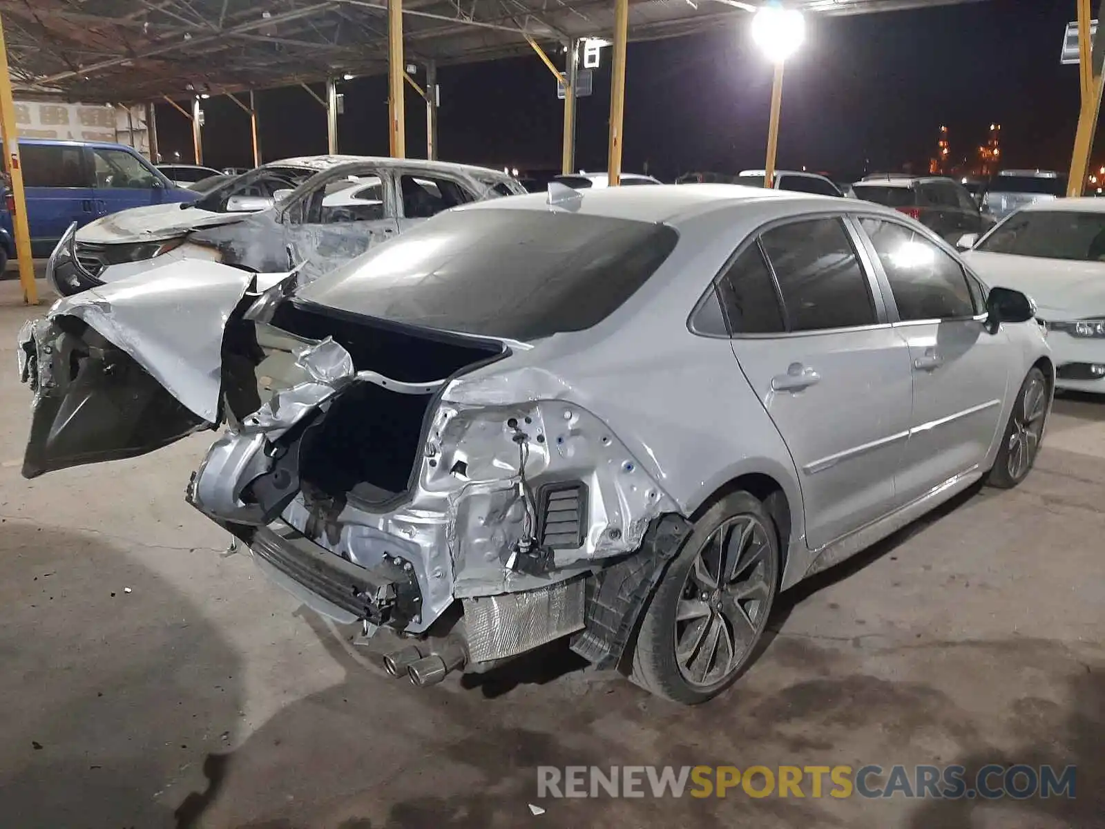 4 Photograph of a damaged car 5YFS4RCE0LP035530 TOYOTA COROLLA 2020