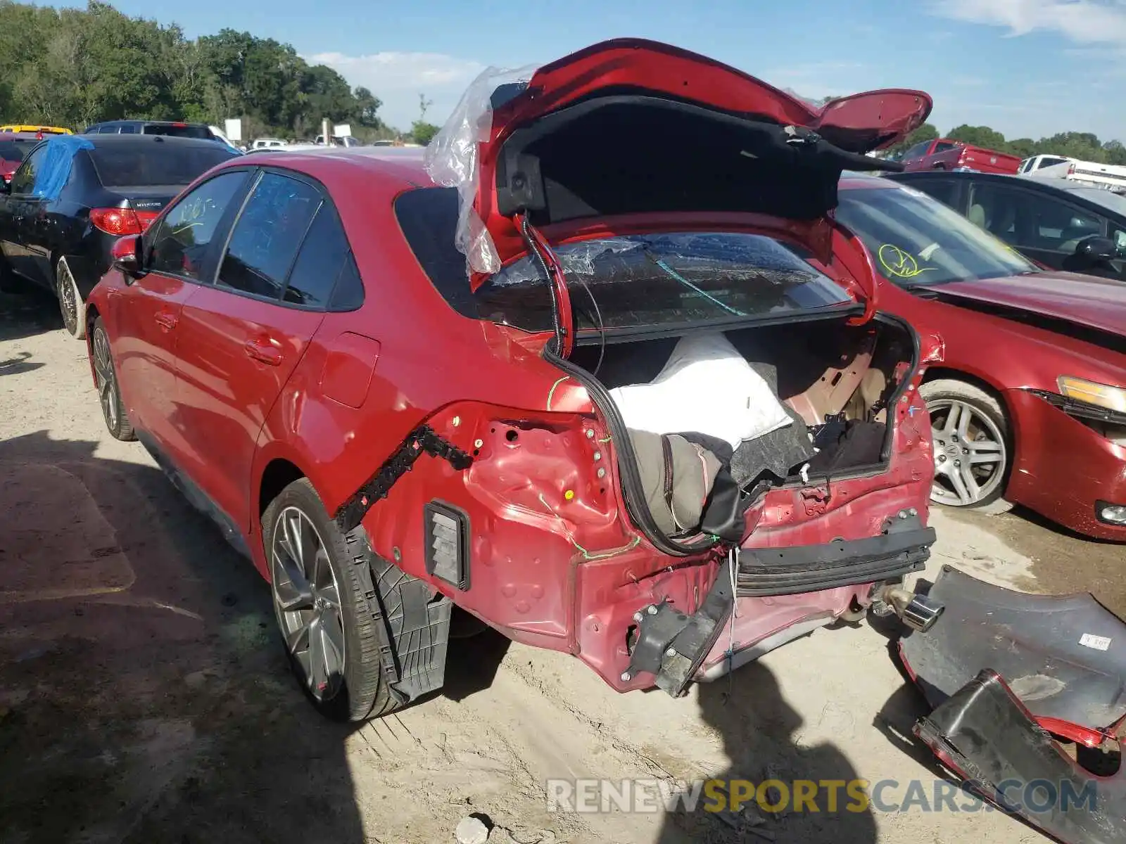 3 Photograph of a damaged car 5YFS4RCE0LP038525 TOYOTA COROLLA 2020