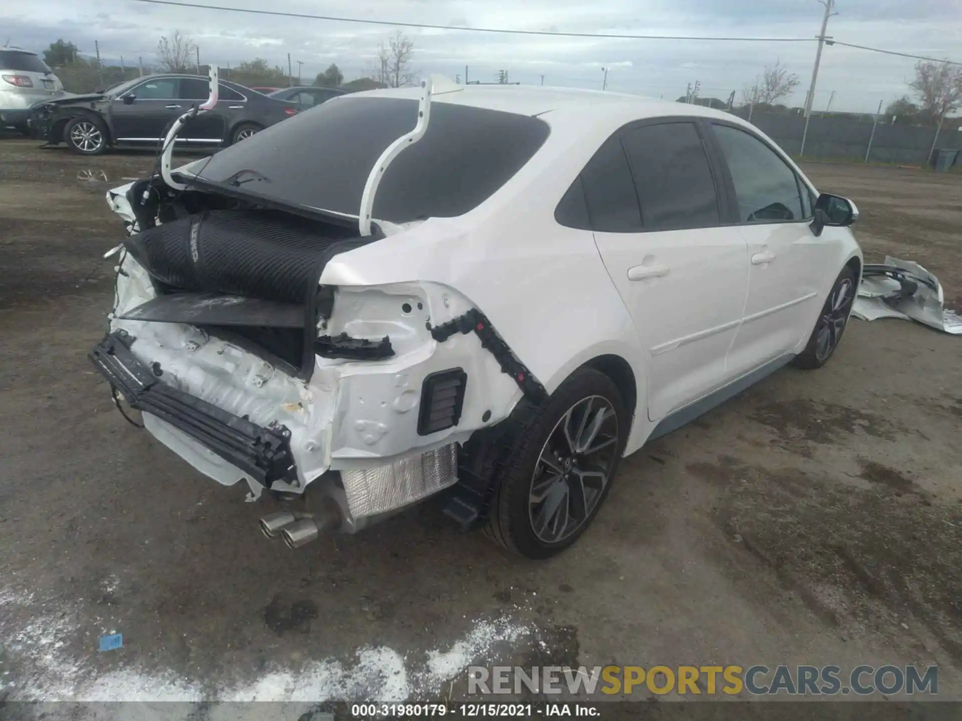 4 Photograph of a damaged car 5YFS4RCE0LP038699 TOYOTA COROLLA 2020