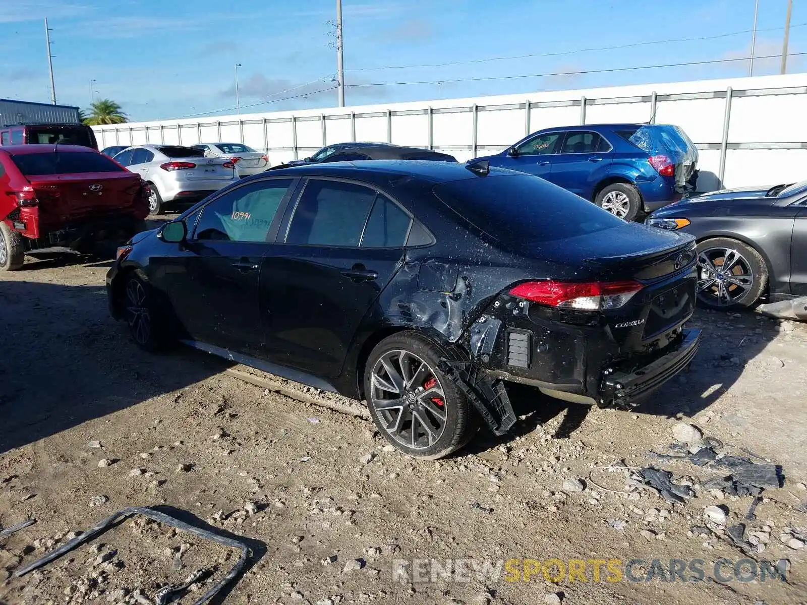 3 Photograph of a damaged car 5YFS4RCE0LP038900 TOYOTA COROLLA 2020