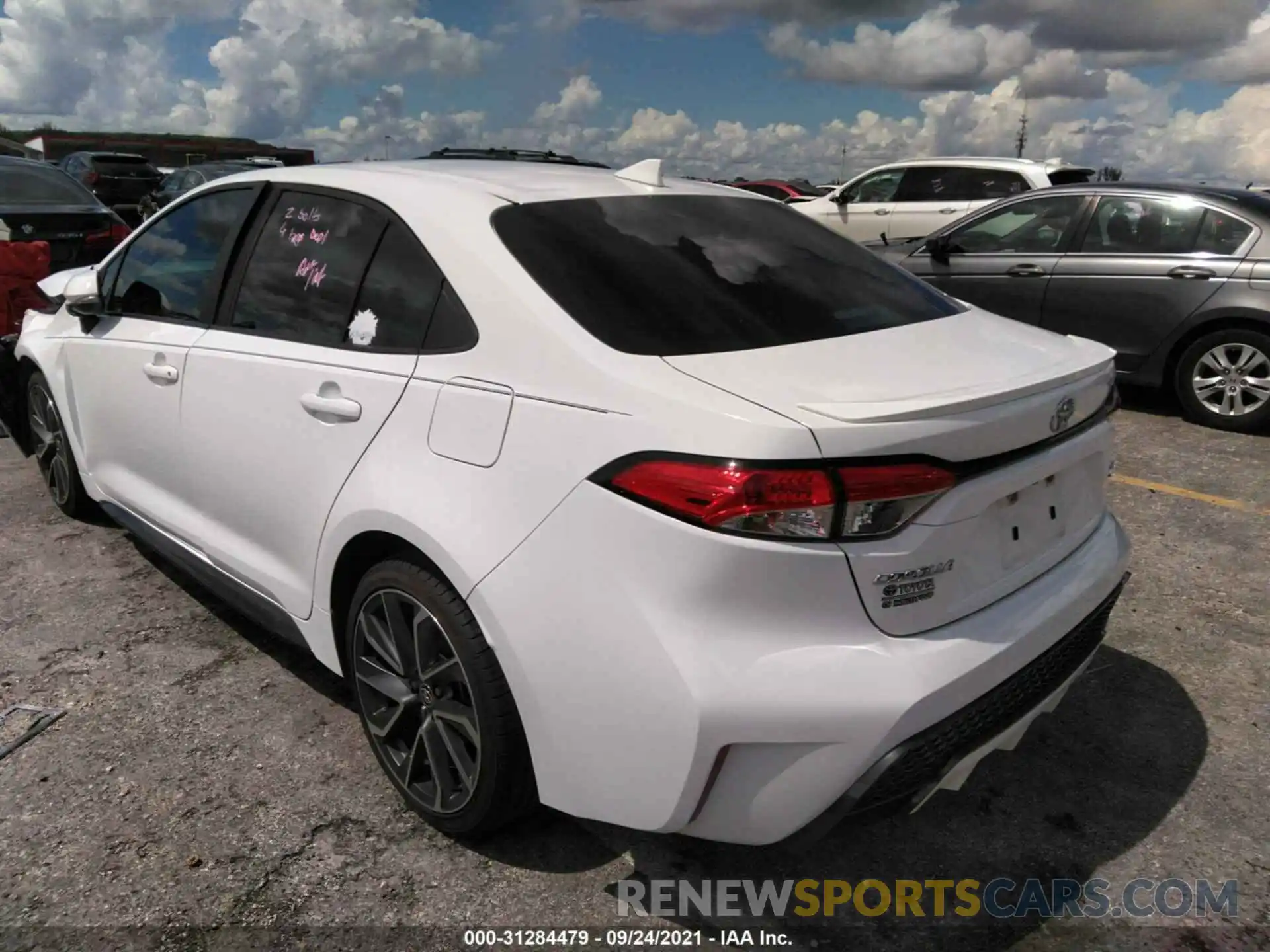 3 Photograph of a damaged car 5YFS4RCE0LP039027 TOYOTA COROLLA 2020