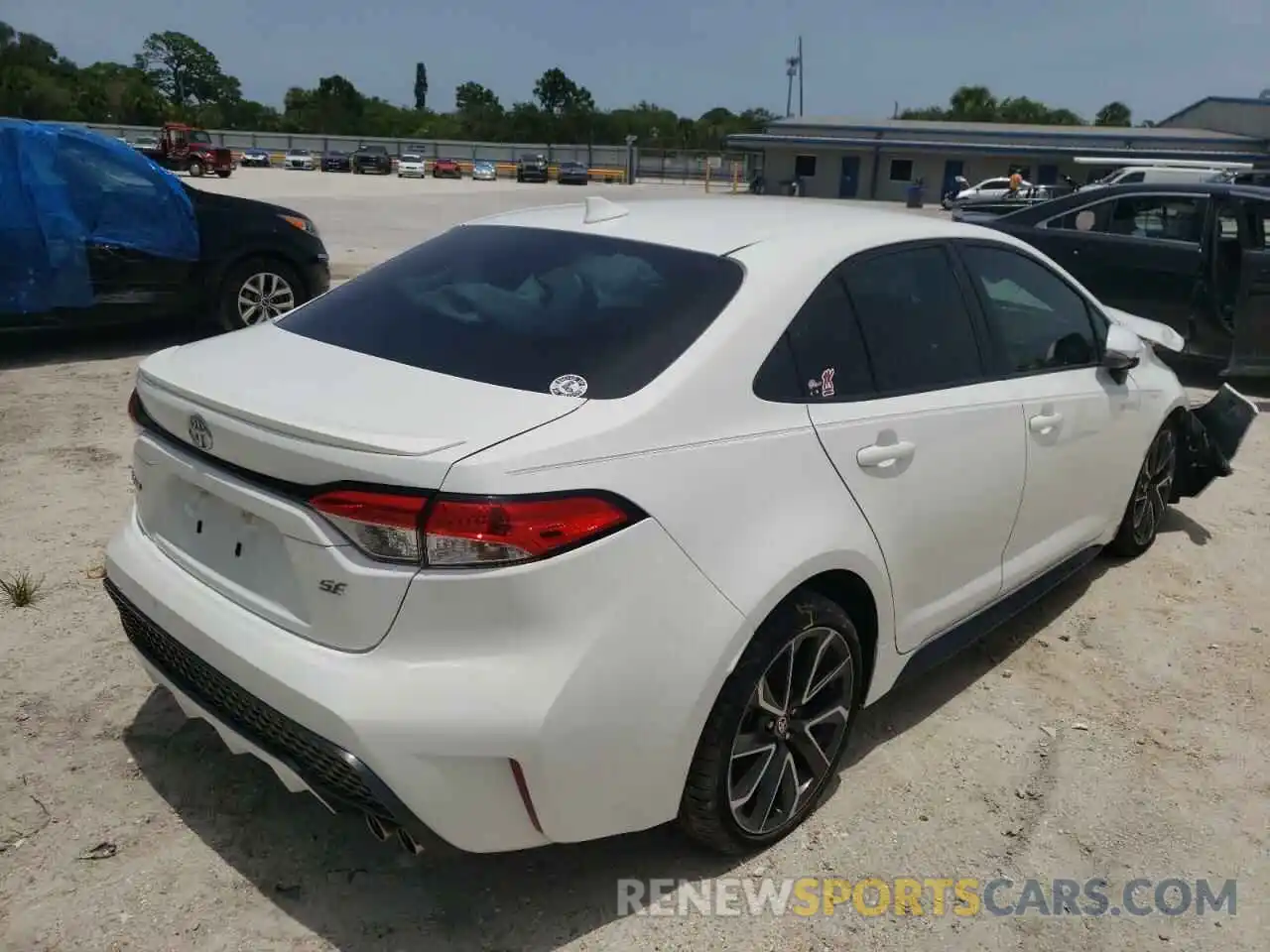 4 Photograph of a damaged car 5YFS4RCE0LP039447 TOYOTA COROLLA 2020