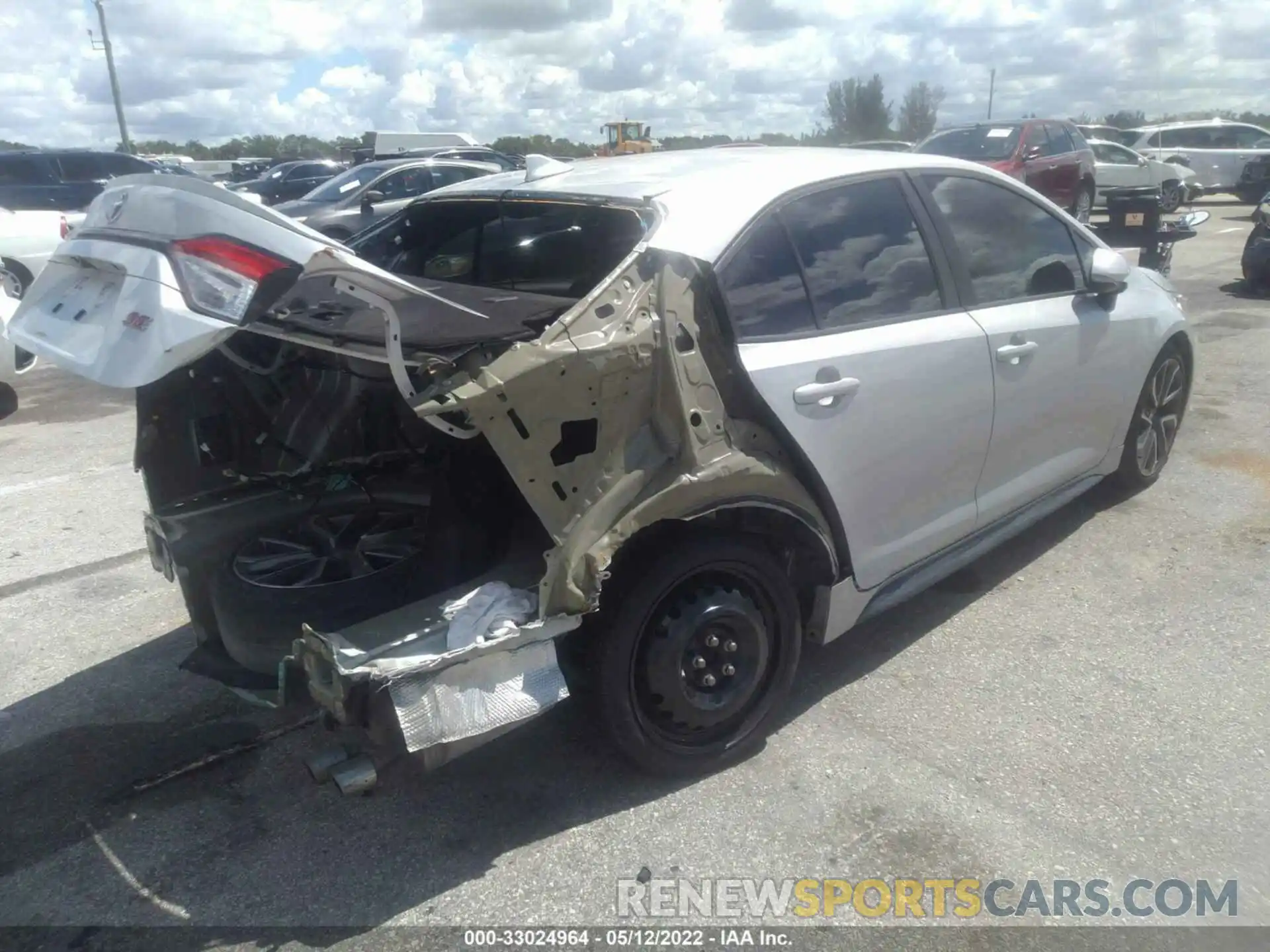 4 Photograph of a damaged car 5YFS4RCE0LP042333 TOYOTA COROLLA 2020