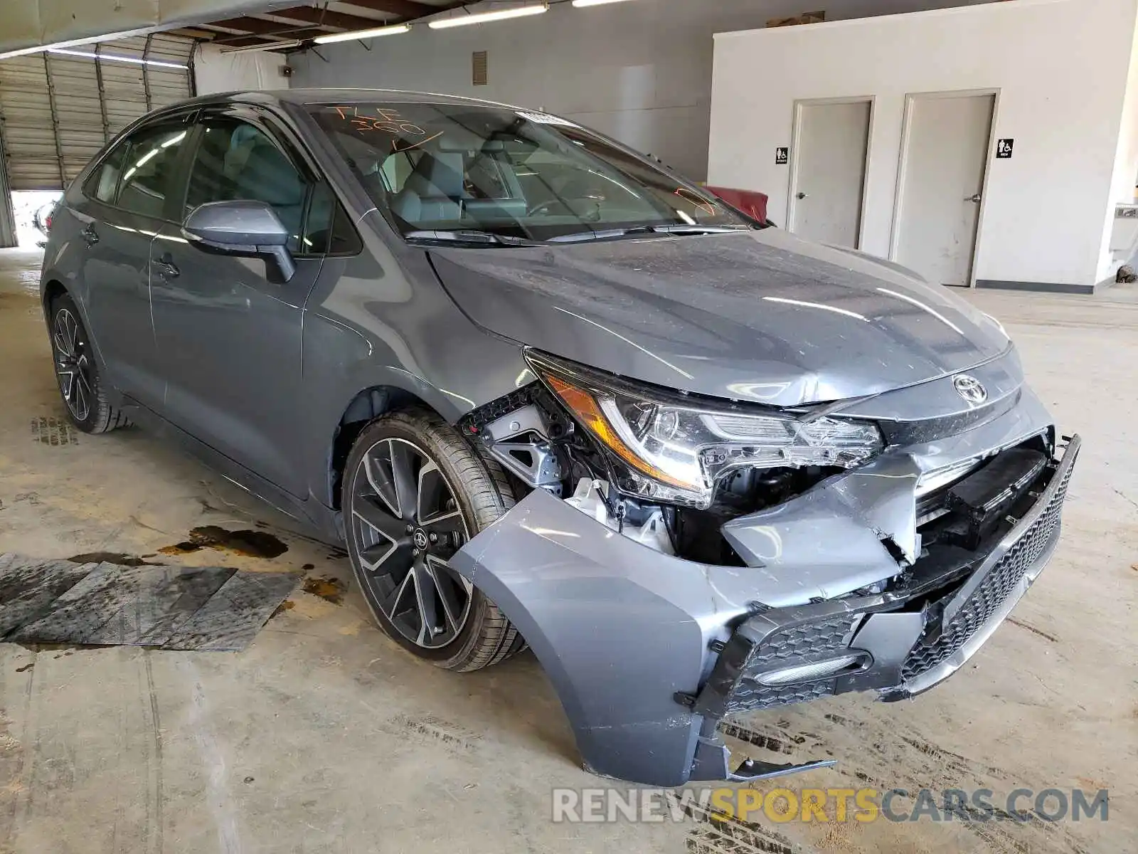 1 Photograph of a damaged car 5YFS4RCE0LP043174 TOYOTA COROLLA 2020