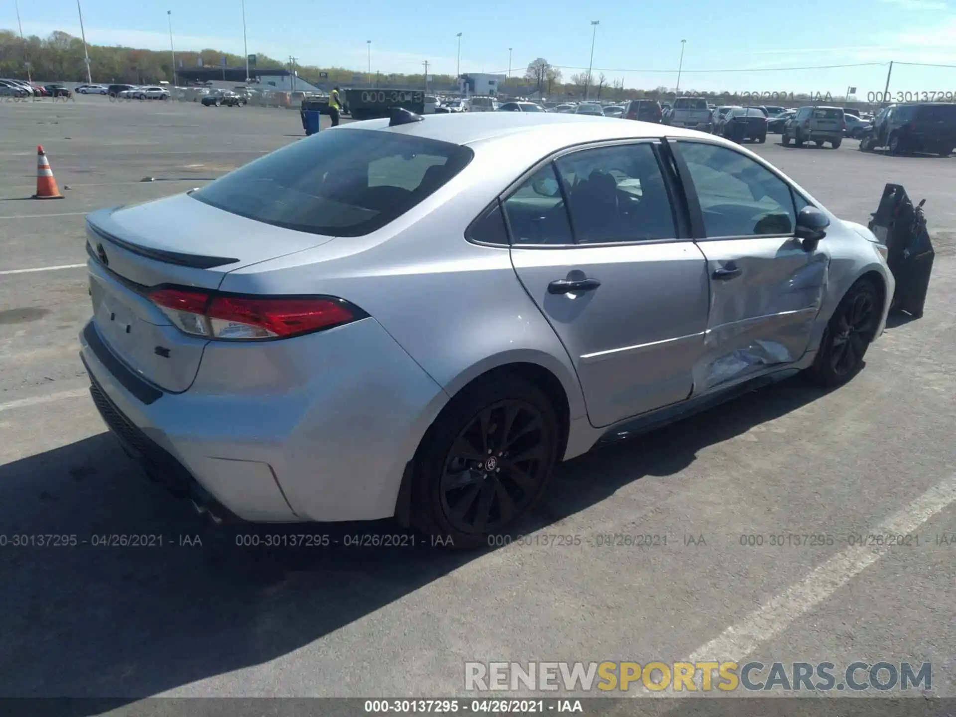 4 Photograph of a damaged car 5YFS4RCE0LP044129 TOYOTA COROLLA 2020