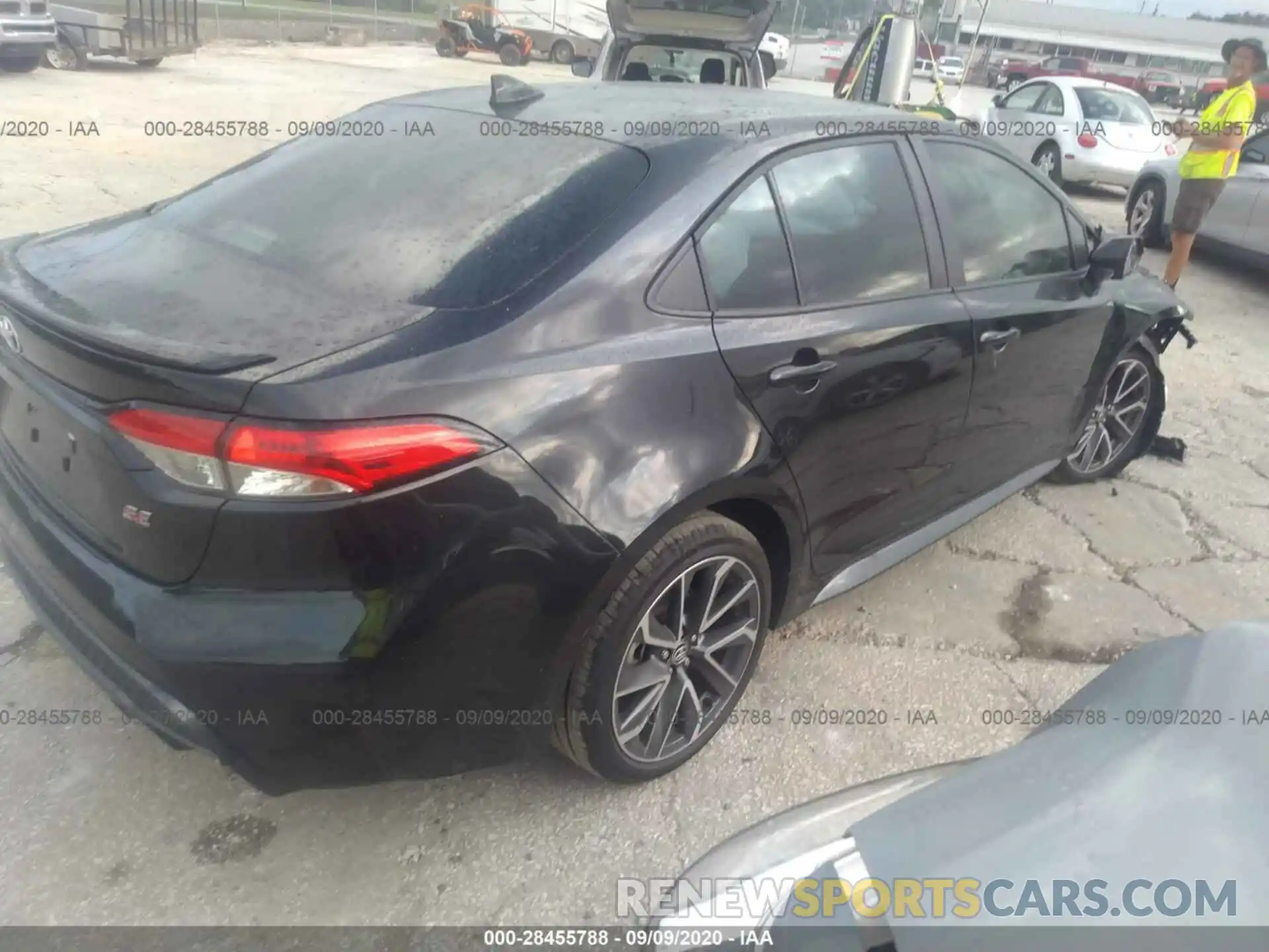 4 Photograph of a damaged car 5YFS4RCE0LP051274 TOYOTA COROLLA 2020