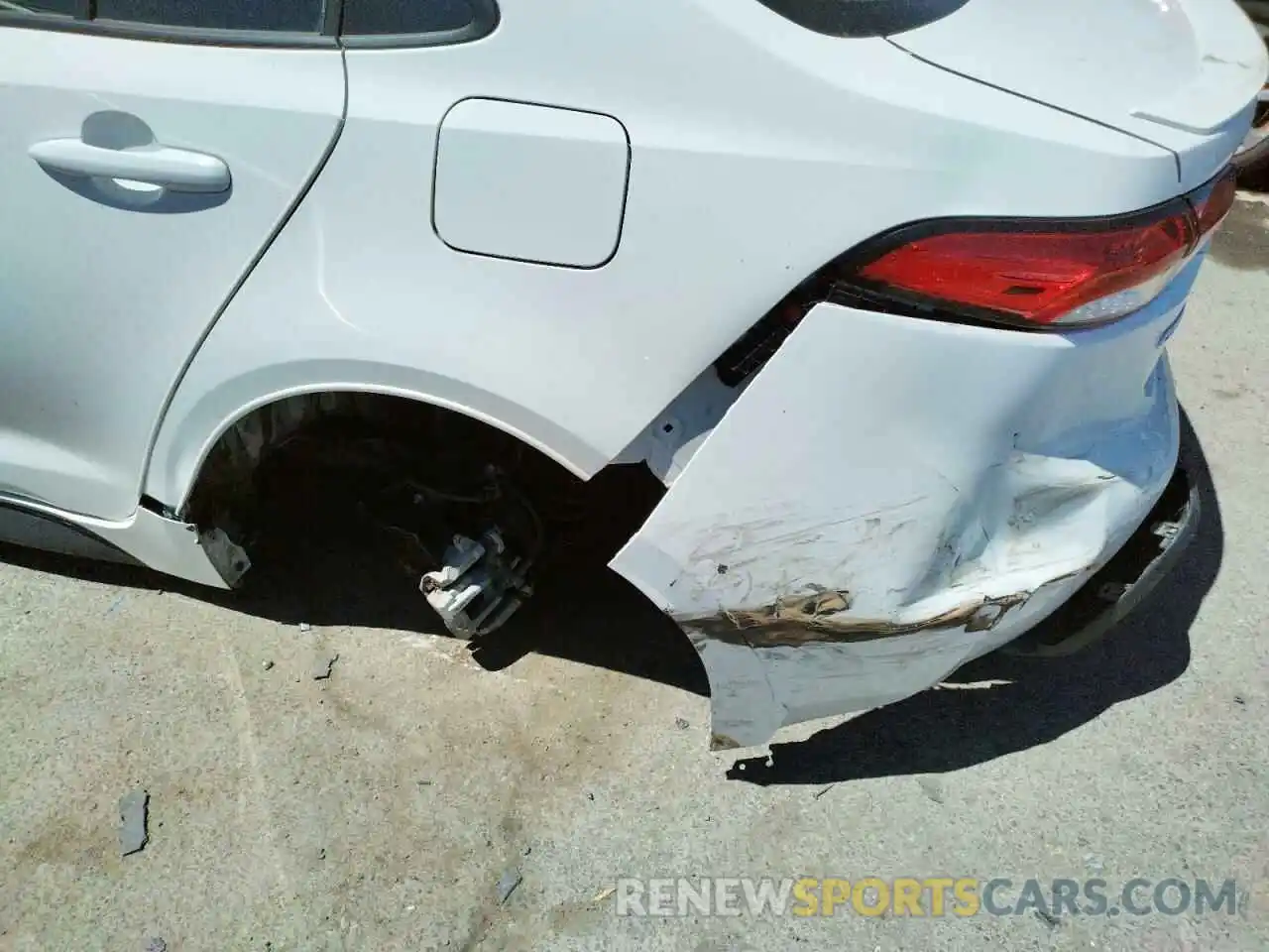 9 Photograph of a damaged car 5YFS4RCE0LP053669 TOYOTA COROLLA 2020