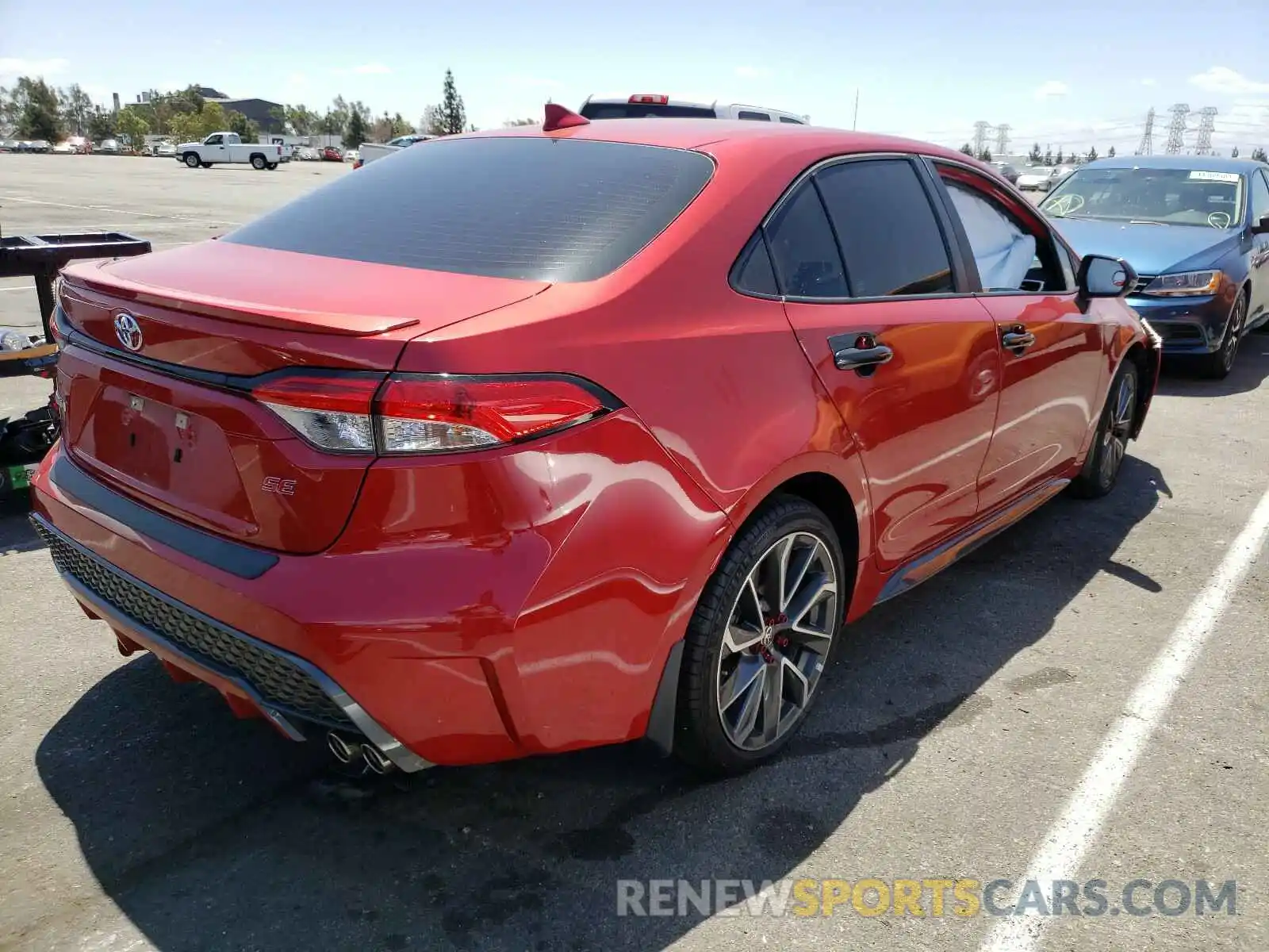 4 Photograph of a damaged car 5YFS4RCE0LP054367 TOYOTA COROLLA 2020