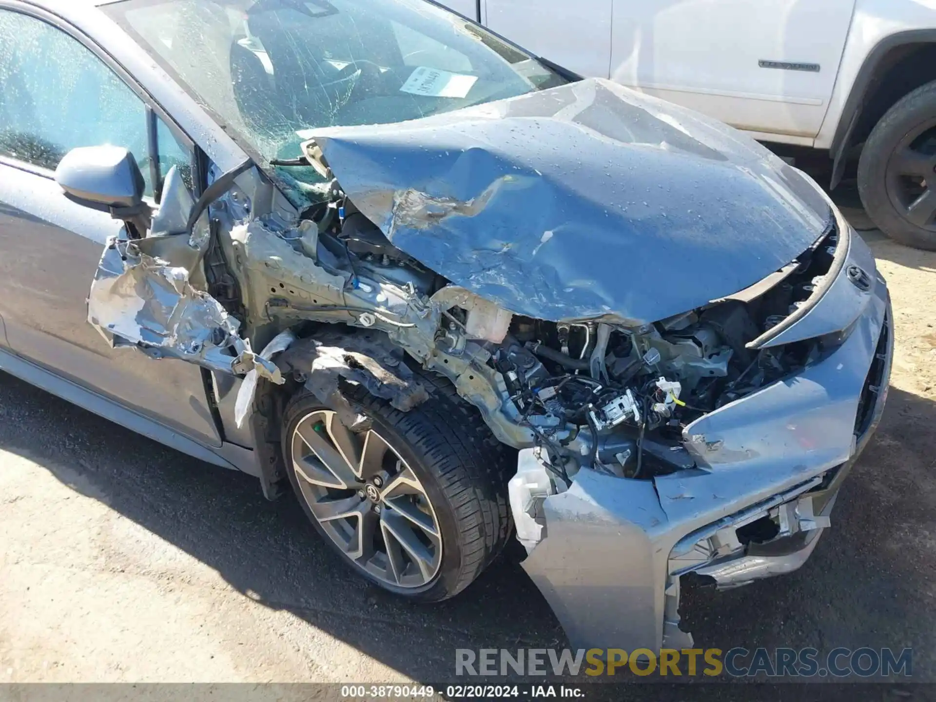 6 Photograph of a damaged car 5YFS4RCE0LP055941 TOYOTA COROLLA 2020