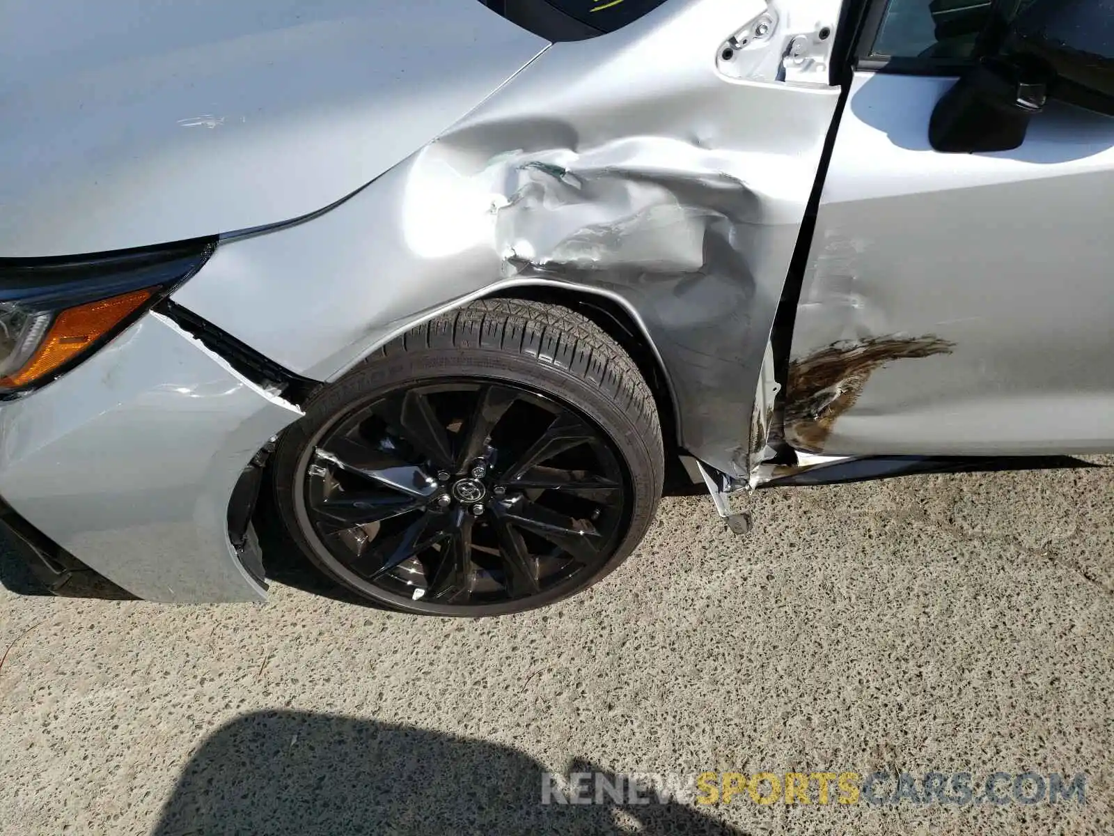 9 Photograph of a damaged car 5YFS4RCE0LP056118 TOYOTA COROLLA 2020