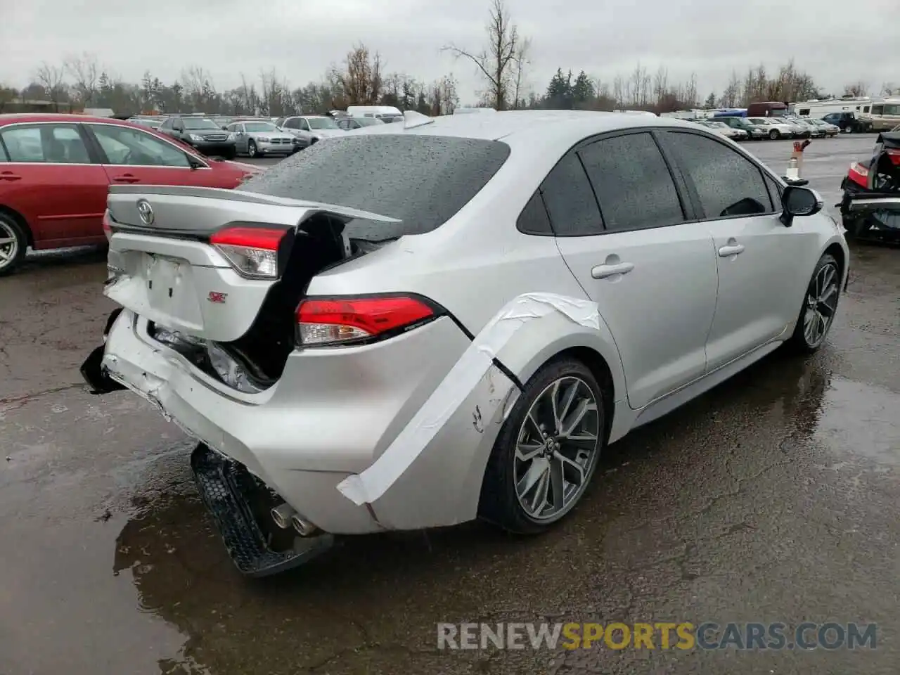 4 Photograph of a damaged car 5YFS4RCE0LP056152 TOYOTA COROLLA 2020