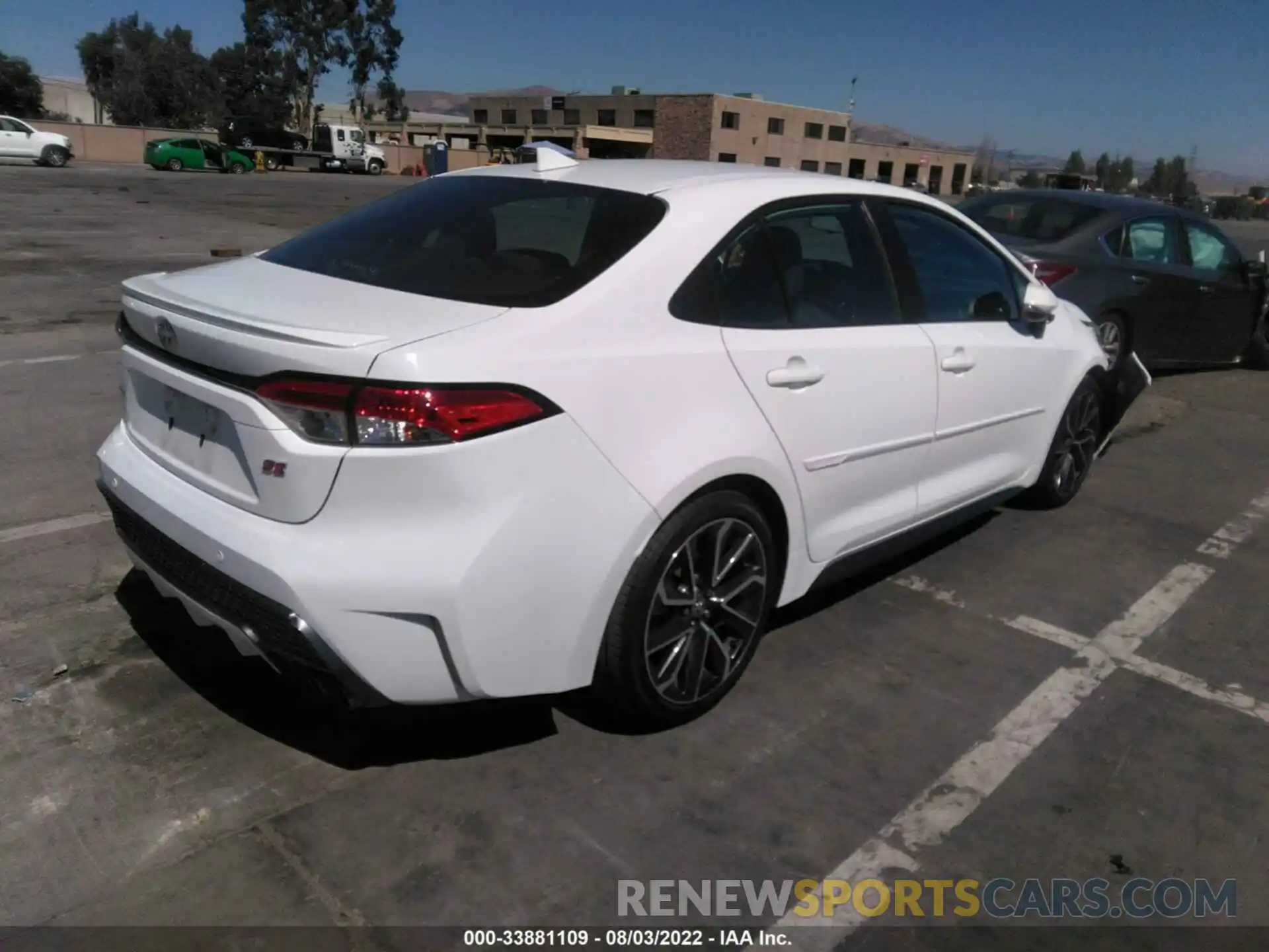 4 Photograph of a damaged car 5YFS4RCE1LP012452 TOYOTA COROLLA 2020