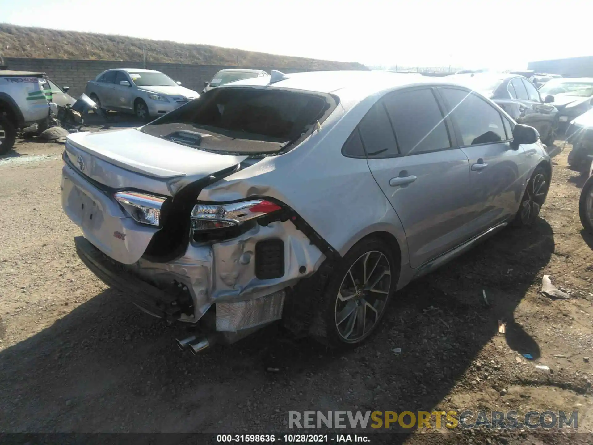 4 Photograph of a damaged car 5YFS4RCE1LP015173 TOYOTA COROLLA 2020