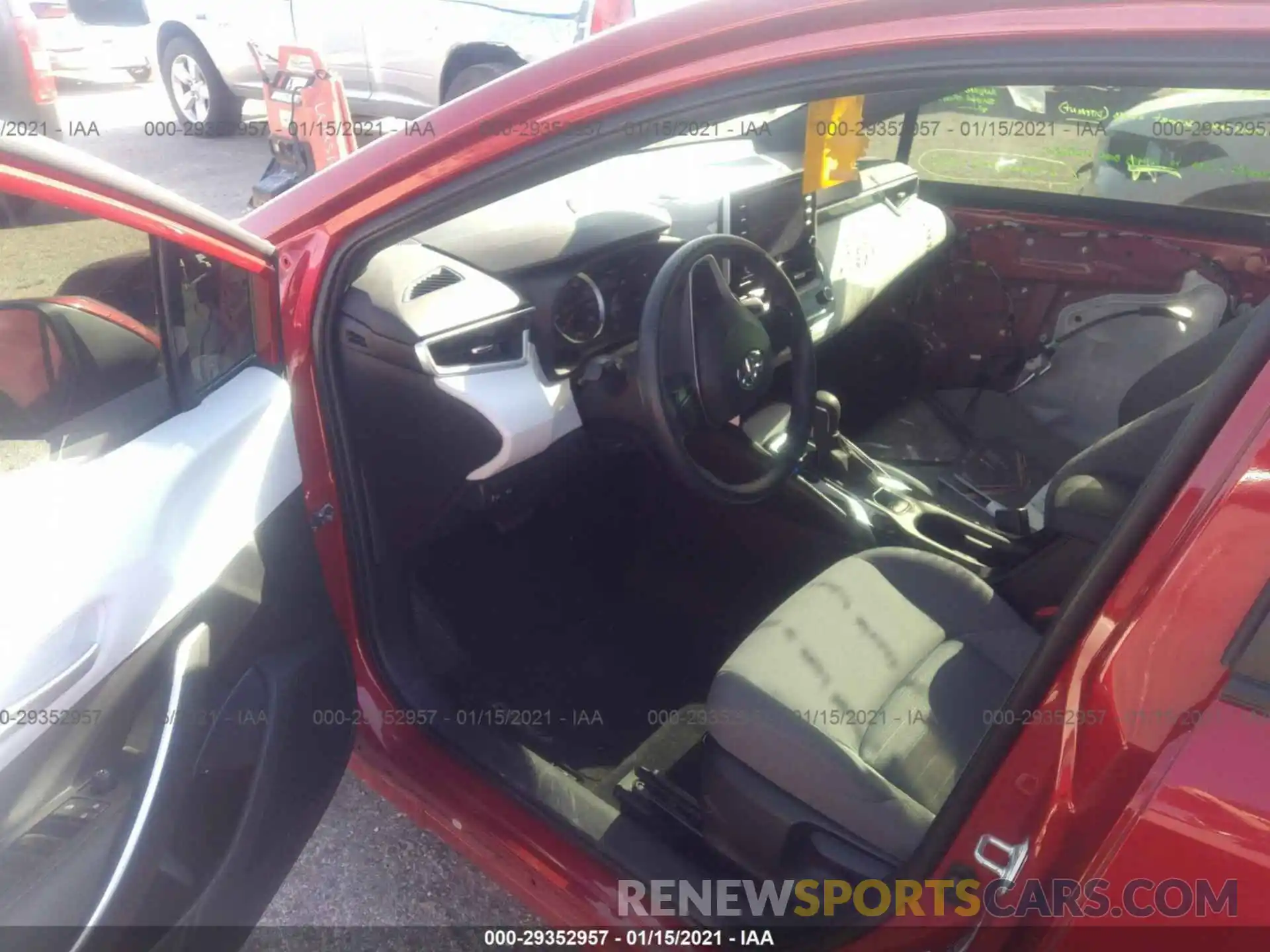 5 Photograph of a damaged car 5YFS4RCE1LP015237 TOYOTA COROLLA 2020