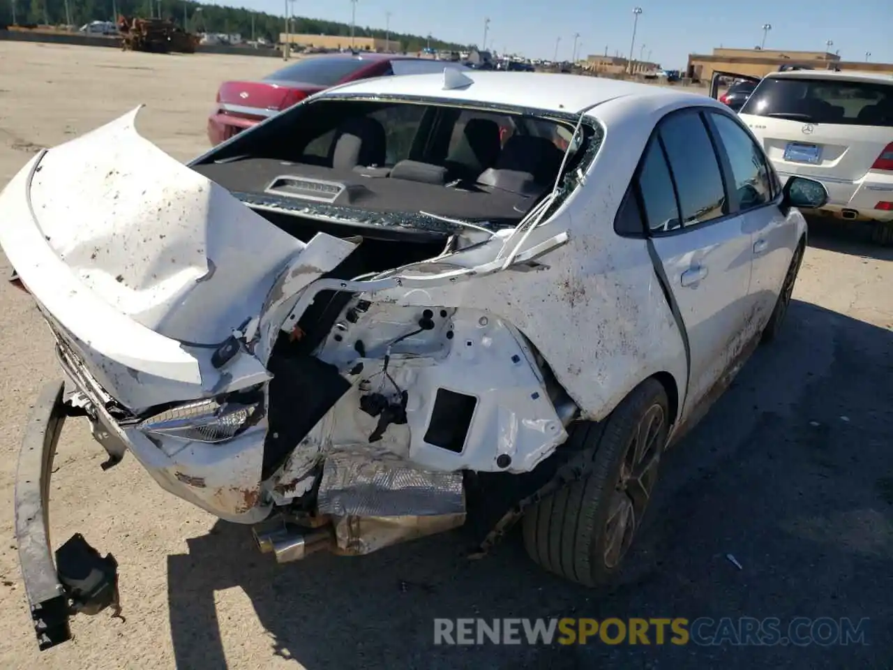 4 Photograph of a damaged car 5YFS4RCE1LP021149 TOYOTA COROLLA 2020