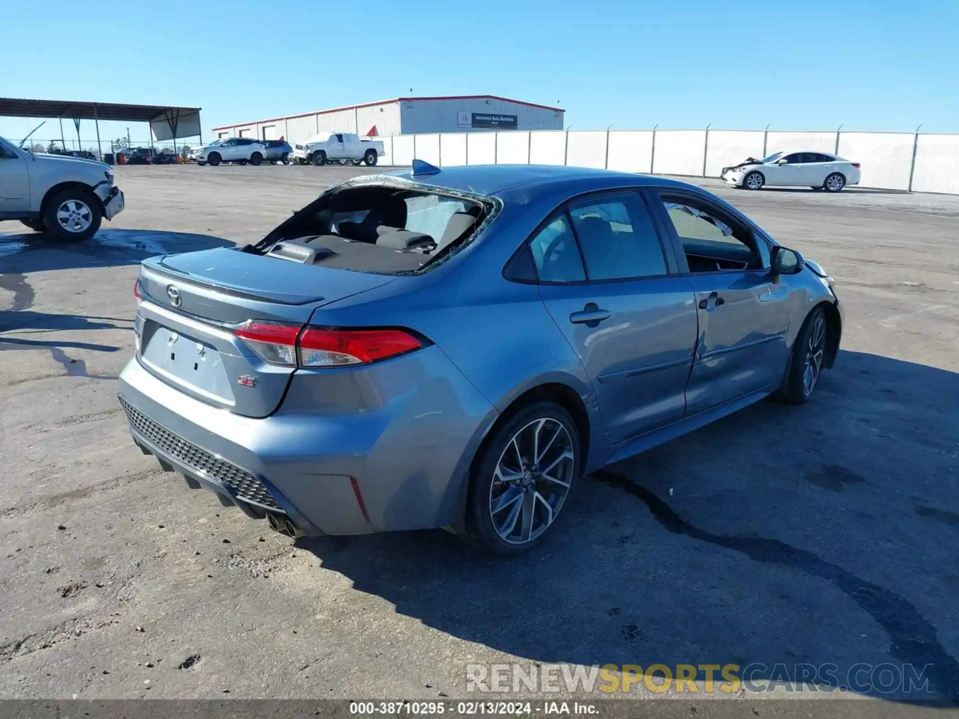 4 Photograph of a damaged car 5YFS4RCE1LP026268 TOYOTA COROLLA 2020