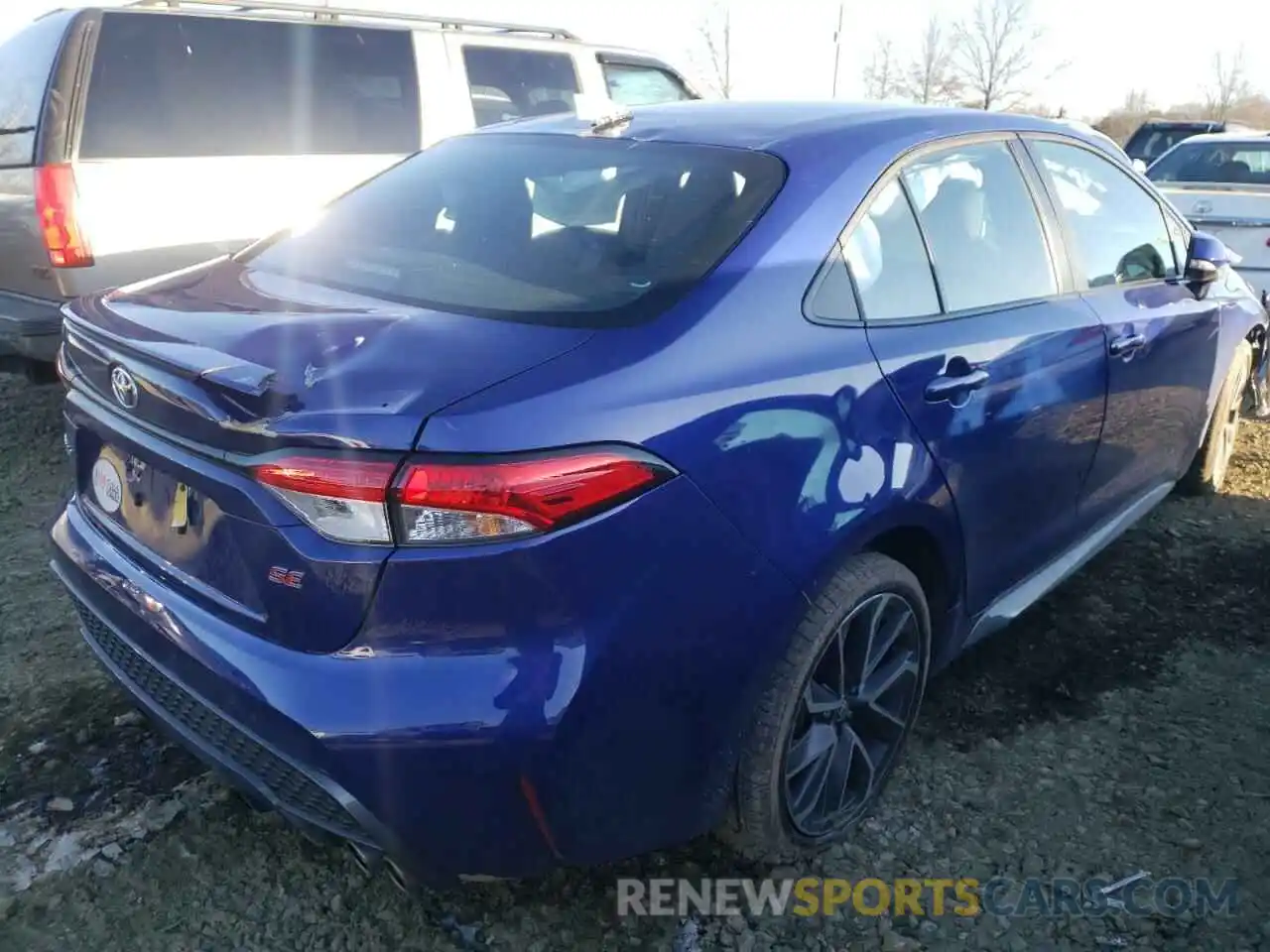 4 Photograph of a damaged car 5YFS4RCE1LP026481 TOYOTA COROLLA 2020