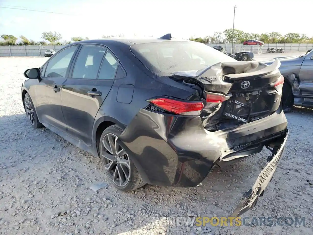 3 Photograph of a damaged car 5YFS4RCE1LP026870 TOYOTA COROLLA 2020