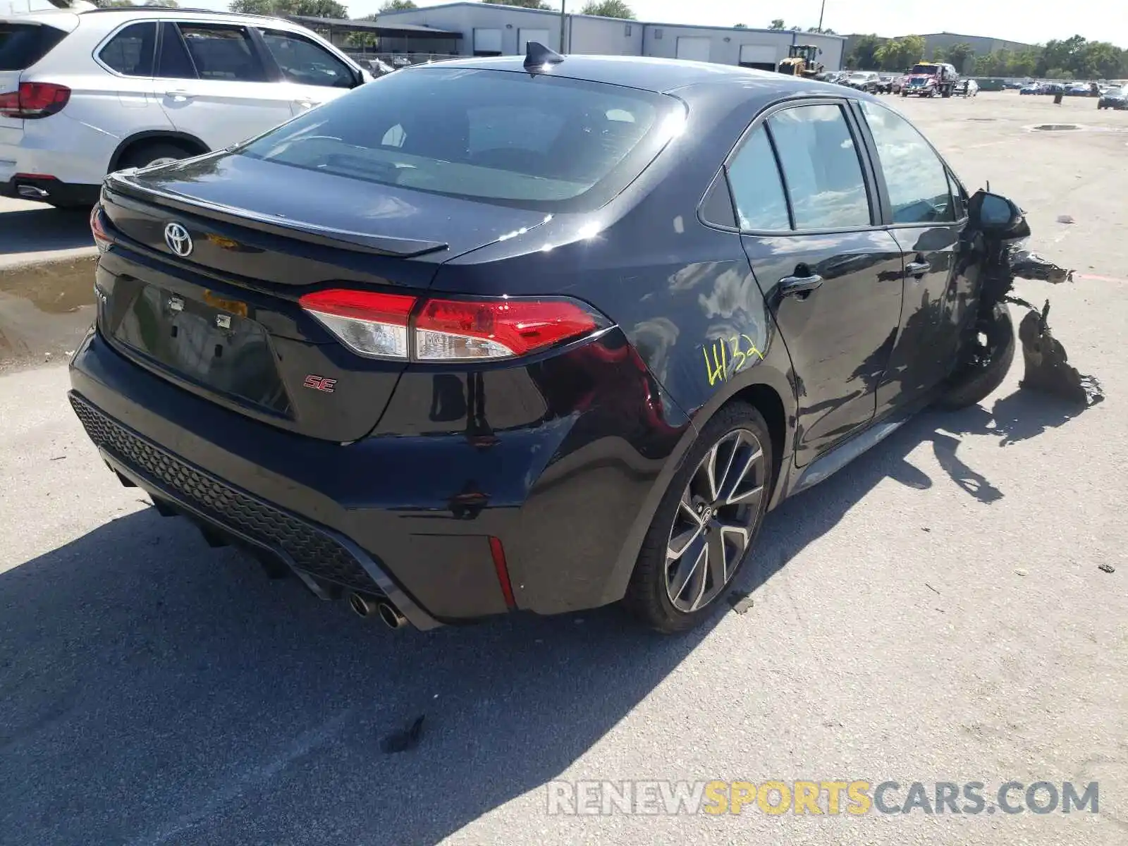 4 Photograph of a damaged car 5YFS4RCE1LP031664 TOYOTA COROLLA 2020