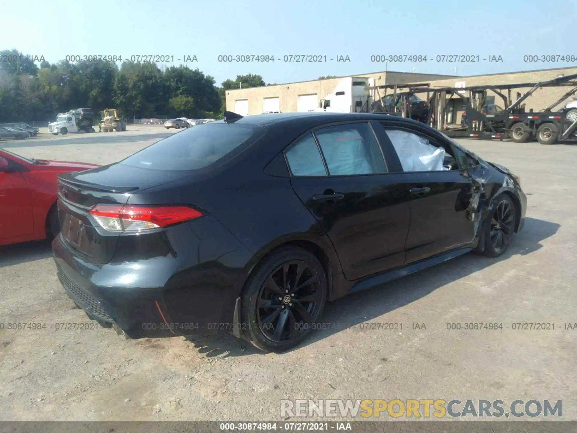 4 Photograph of a damaged car 5YFS4RCE1LP033821 TOYOTA COROLLA 2020