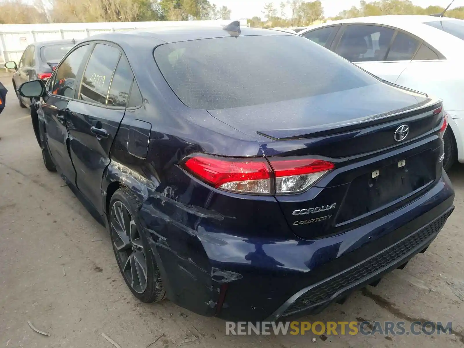 3 Photograph of a damaged car 5YFS4RCE1LP034015 TOYOTA COROLLA 2020