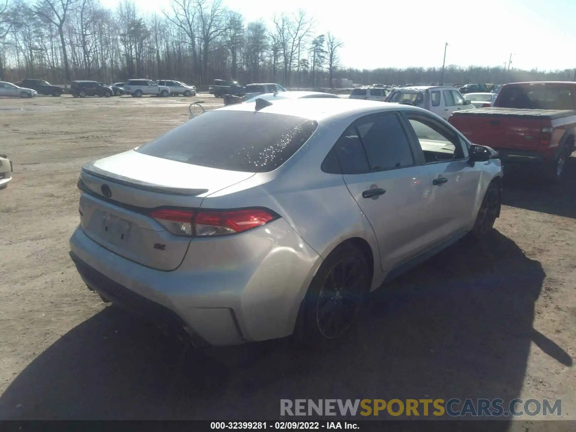 4 Photograph of a damaged car 5YFS4RCE1LP034452 TOYOTA COROLLA 2020