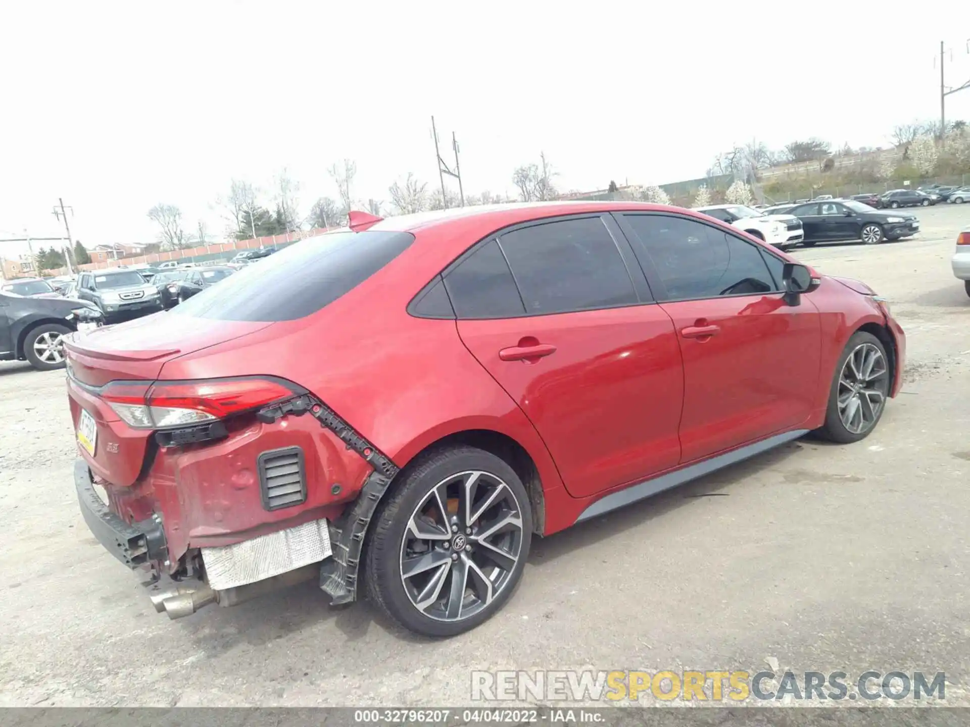 4 Photograph of a damaged car 5YFS4RCE1LP035665 TOYOTA COROLLA 2020