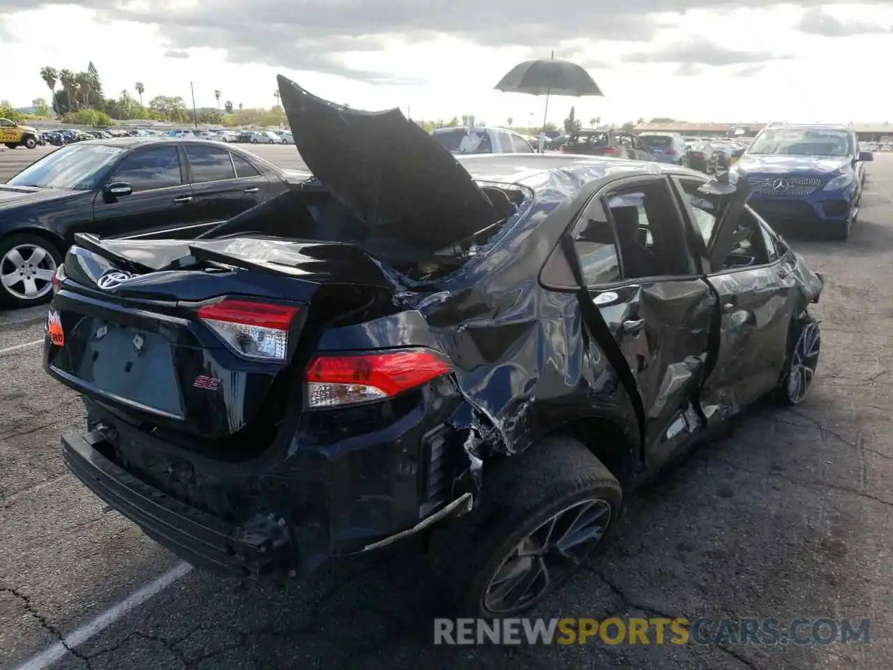 4 Photograph of a damaged car 5YFS4RCE1LP035827 TOYOTA COROLLA 2020