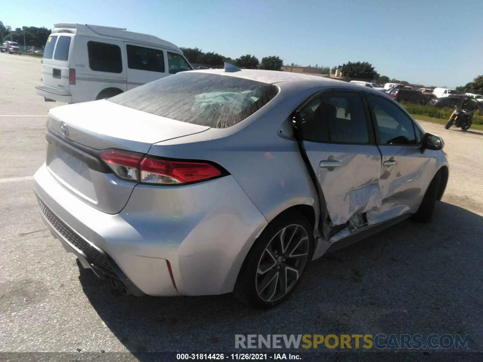 4 Photograph of a damaged car 5YFS4RCE1LP035956 TOYOTA COROLLA 2020