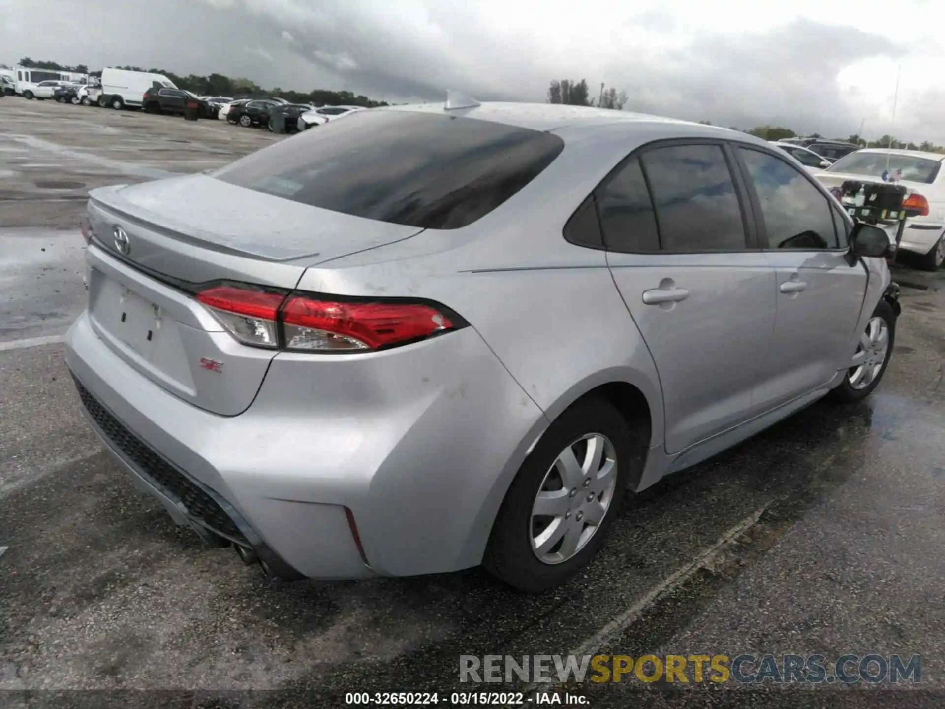 4 Photograph of a damaged car 5YFS4RCE1LP036167 TOYOTA COROLLA 2020