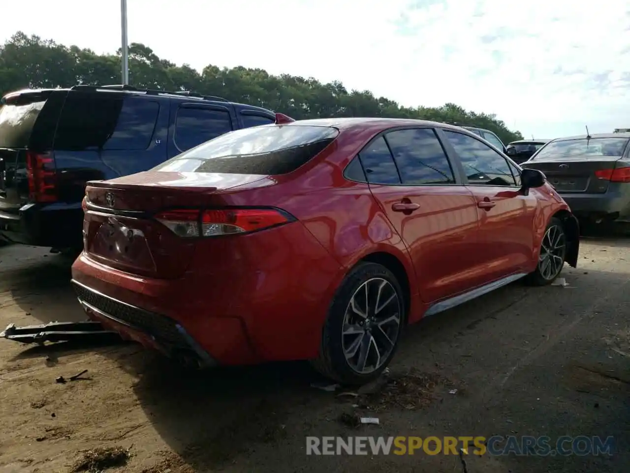 4 Photograph of a damaged car 5YFS4RCE1LP036685 TOYOTA COROLLA 2020