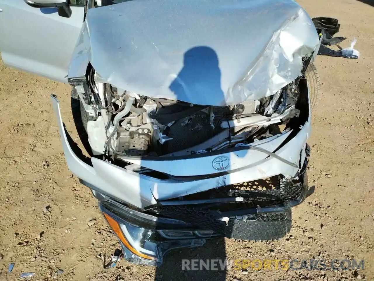 9 Photograph of a damaged car 5YFS4RCE1LP037822 TOYOTA COROLLA 2020