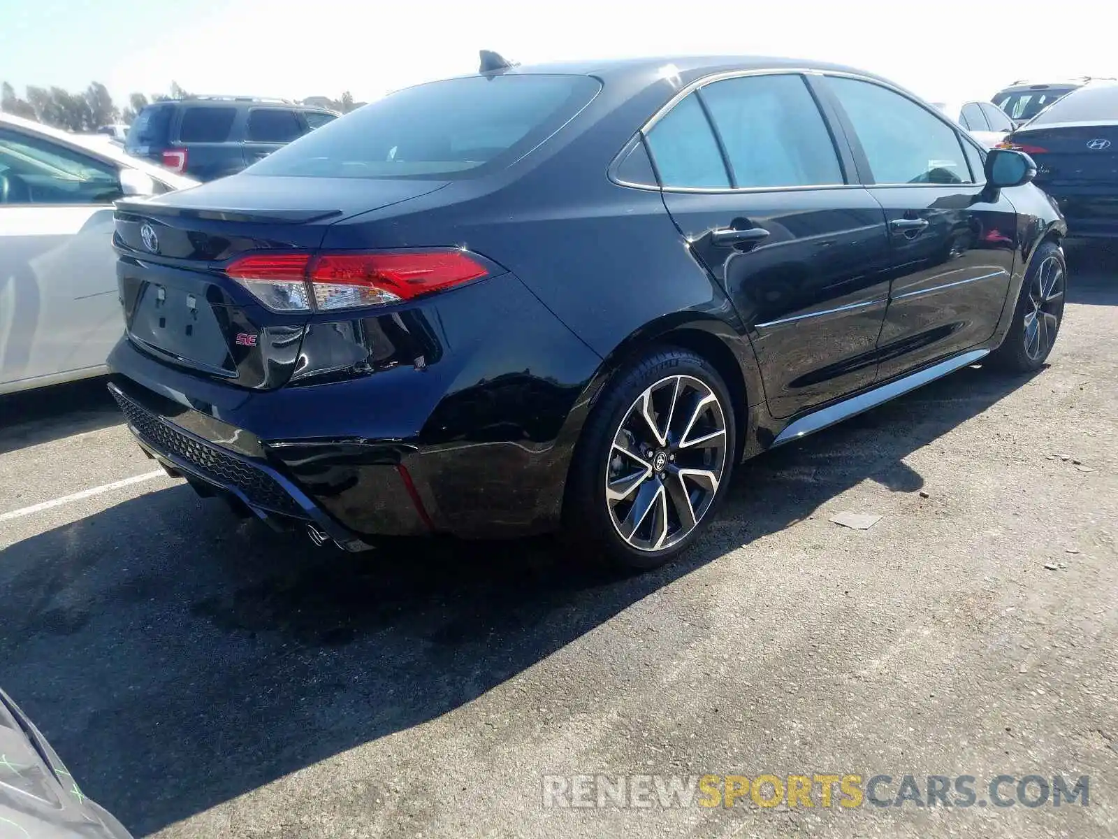 4 Photograph of a damaged car 5YFS4RCE1LP040199 TOYOTA COROLLA 2020