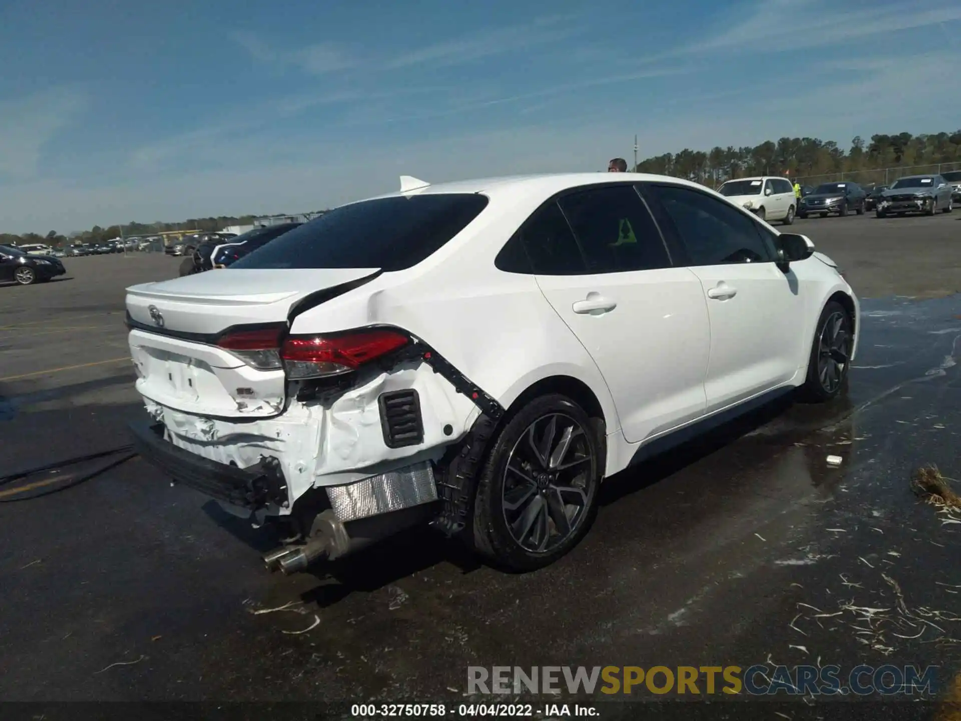 4 Photograph of a damaged car 5YFS4RCE1LP041224 TOYOTA COROLLA 2020