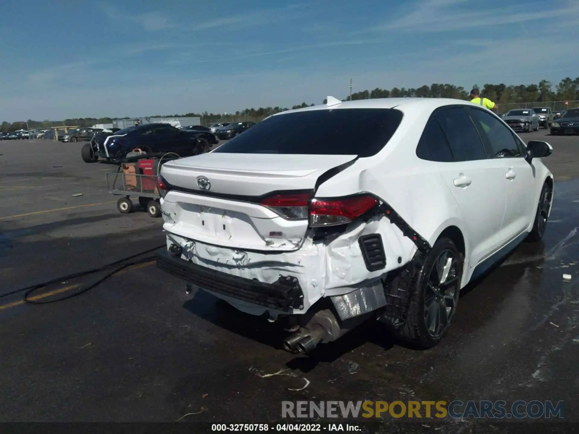 6 Photograph of a damaged car 5YFS4RCE1LP041224 TOYOTA COROLLA 2020