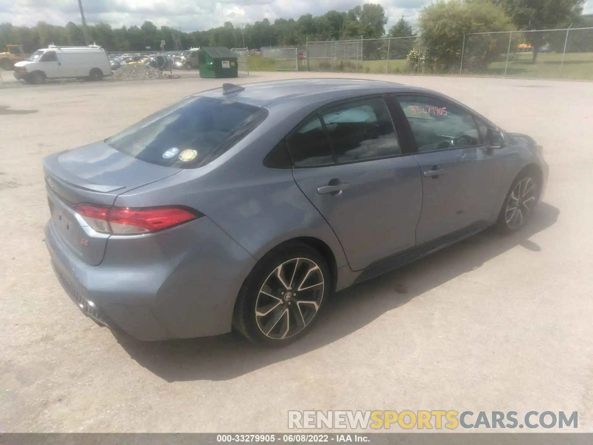 4 Photograph of a damaged car 5YFS4RCE1LP041630 TOYOTA COROLLA 2020