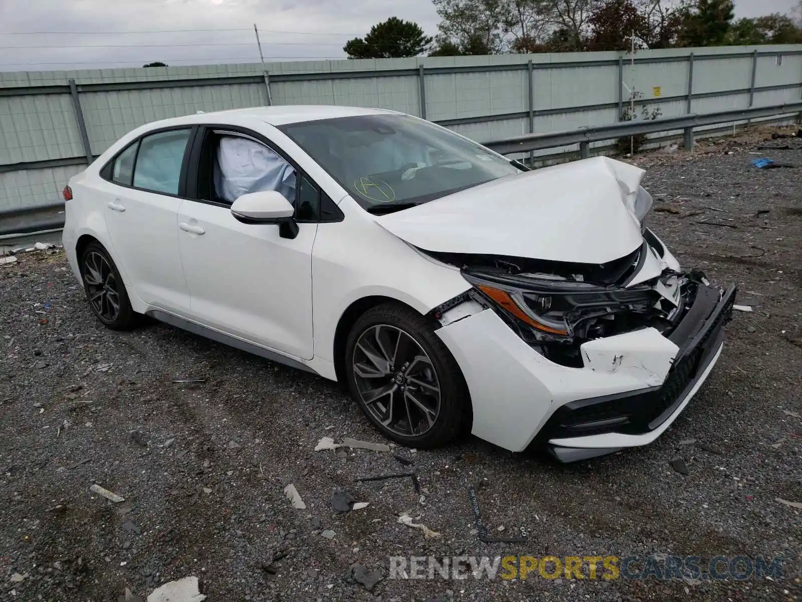 1 Photograph of a damaged car 5YFS4RCE1LP041675 TOYOTA COROLLA 2020