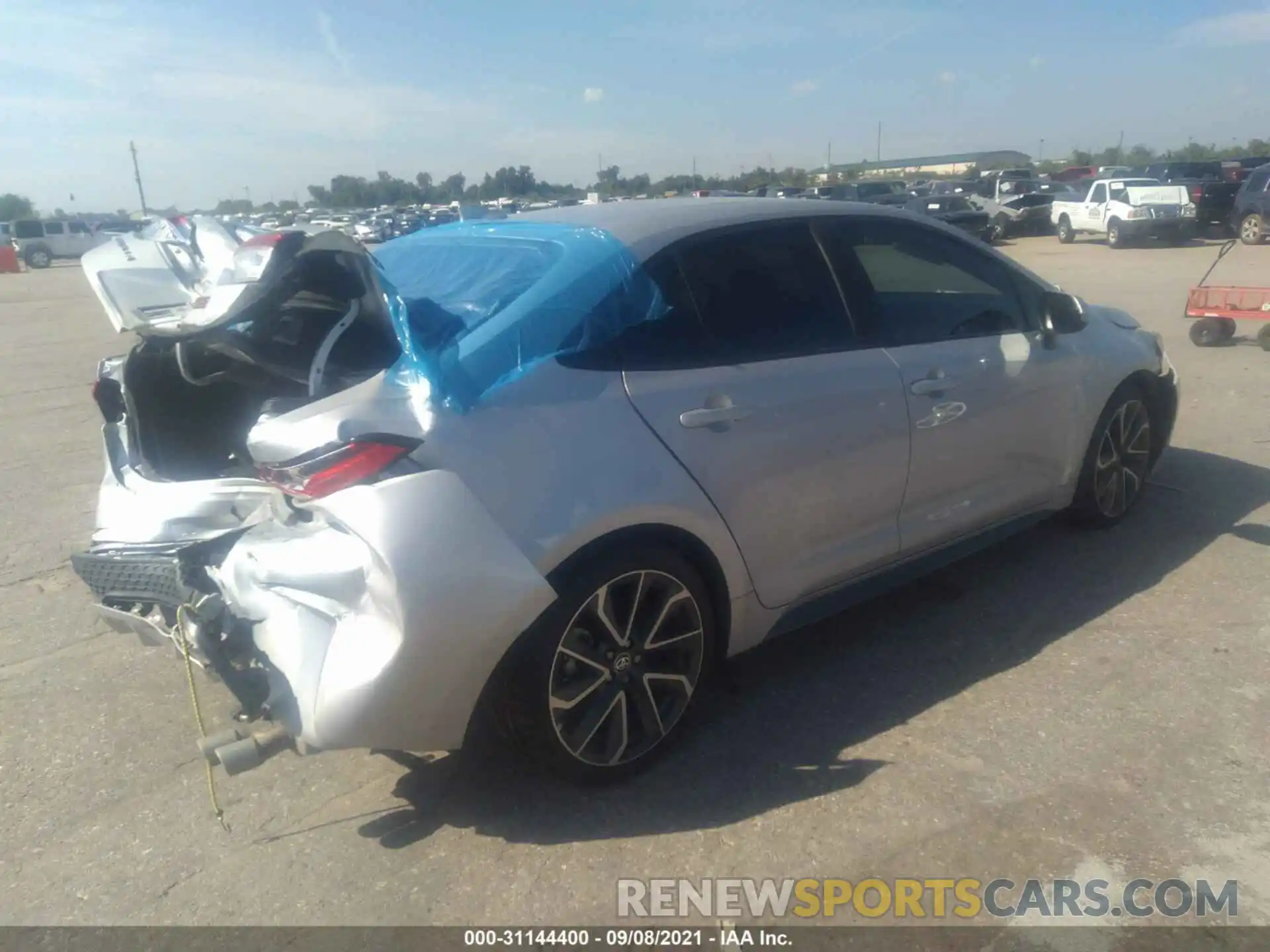 4 Photograph of a damaged car 5YFS4RCE1LP042048 TOYOTA COROLLA 2020