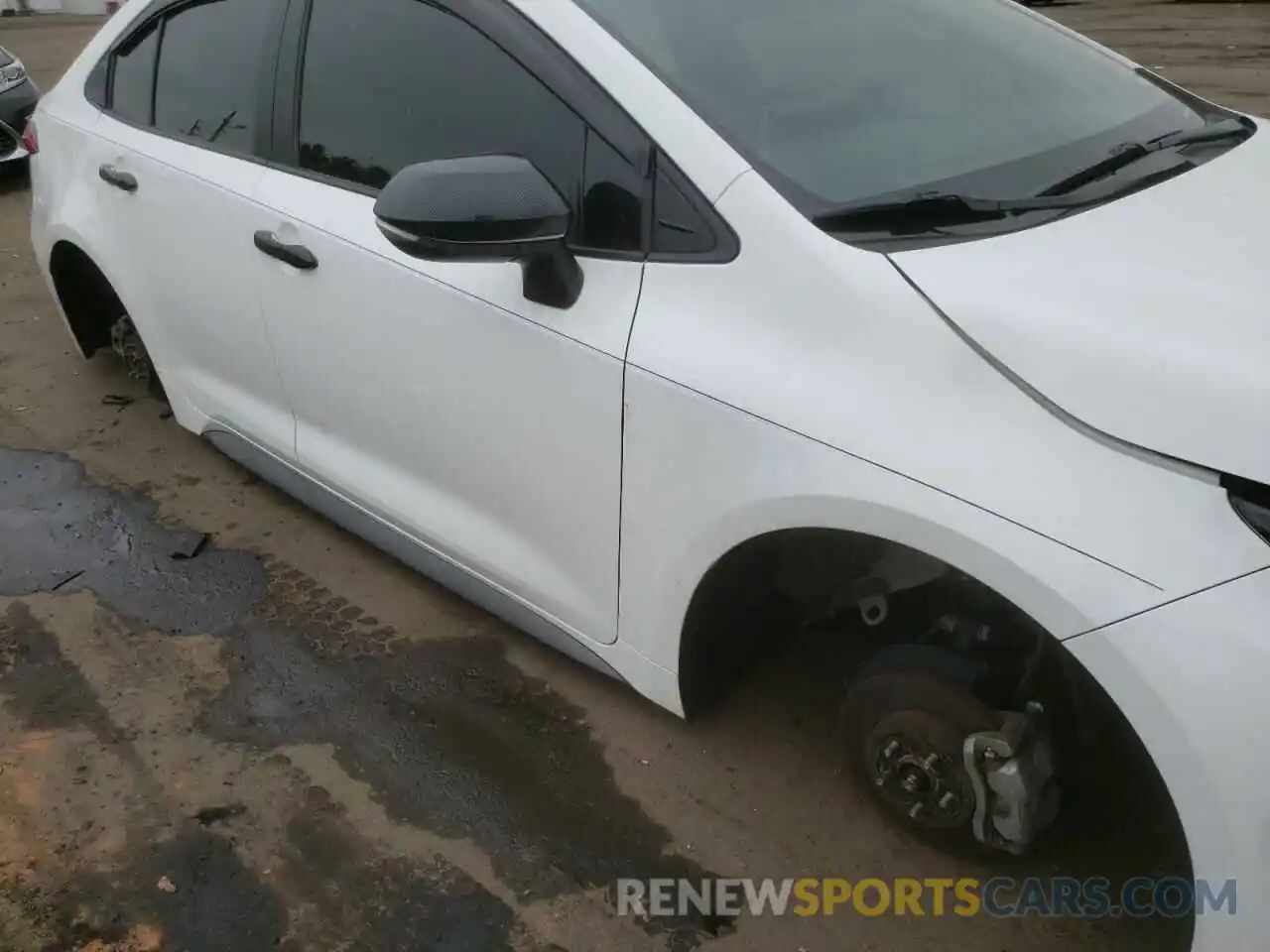 9 Photograph of a damaged car 5YFS4RCE1LP043572 TOYOTA COROLLA 2020