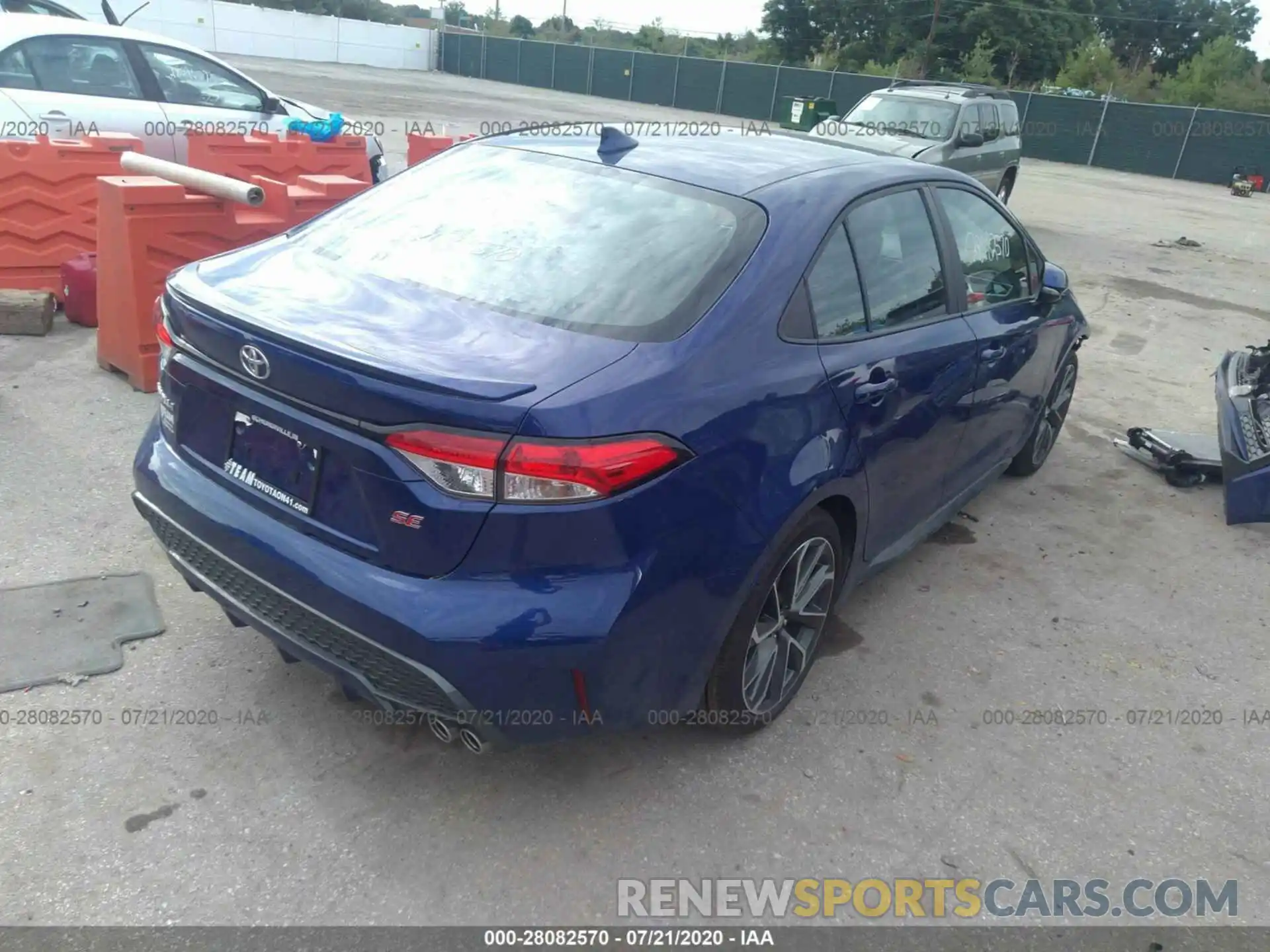 4 Photograph of a damaged car 5YFS4RCE1LP045175 TOYOTA COROLLA 2020