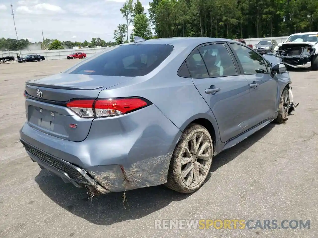 4 Photograph of a damaged car 5YFS4RCE1LP045905 TOYOTA COROLLA 2020